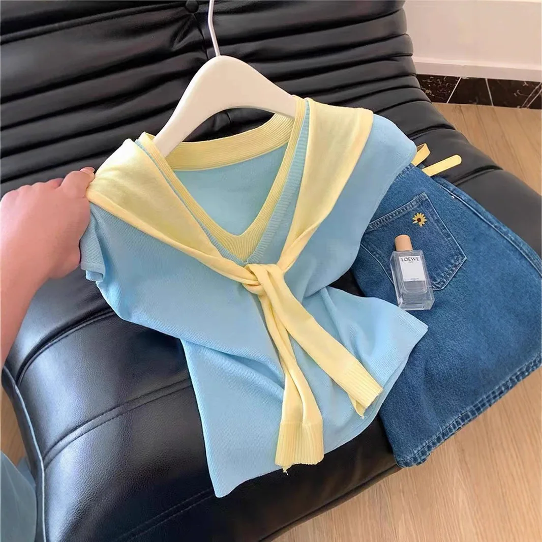 2026 Spring and Summer New Temperament Elegant and Chic Unique Beautiful Niche Design Versatile Loose Contrasting Color Top
2026 Spring and Summer New Temperament Elegant and Chic Unique Beautiful Niche Design Versatile Loose Contrasting Color Top