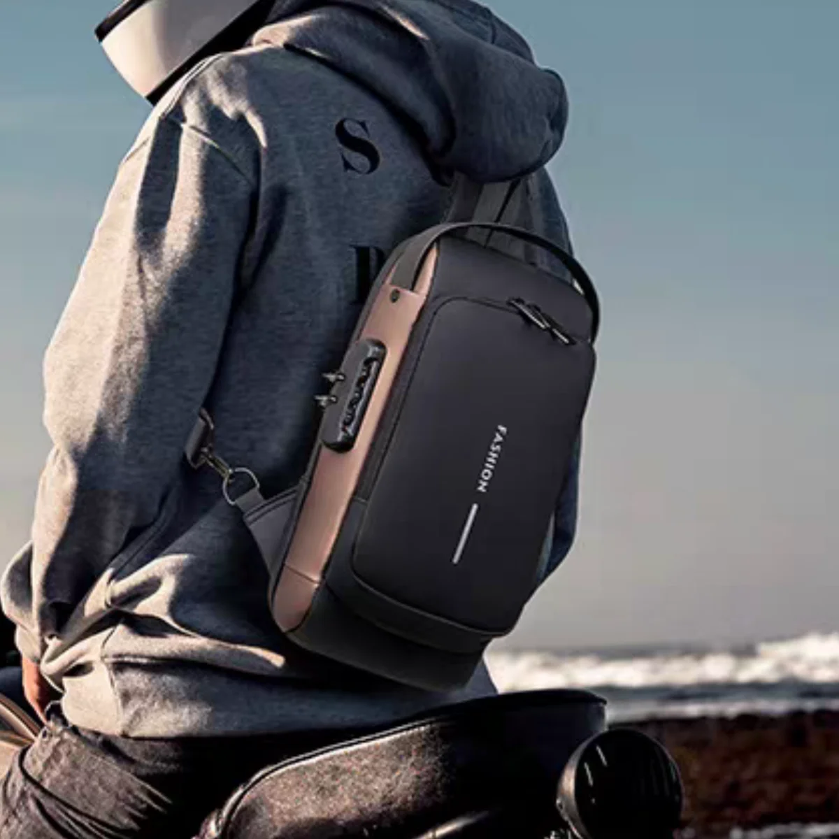 Цельная противоугонная мужская сумка с паролем, мужская и женская нагрудная сумка, повседневный спортивный маленький рюкзак, сумка через плечо на одно плечо, модная сумка на плечо 
Цельная противоугонная мужская сумка с паролем, мужская и женская нагрудная сумка, повседневный спортивный маленький рюкзак, сумка через плечо на одно плечо, модная сумка на плечо