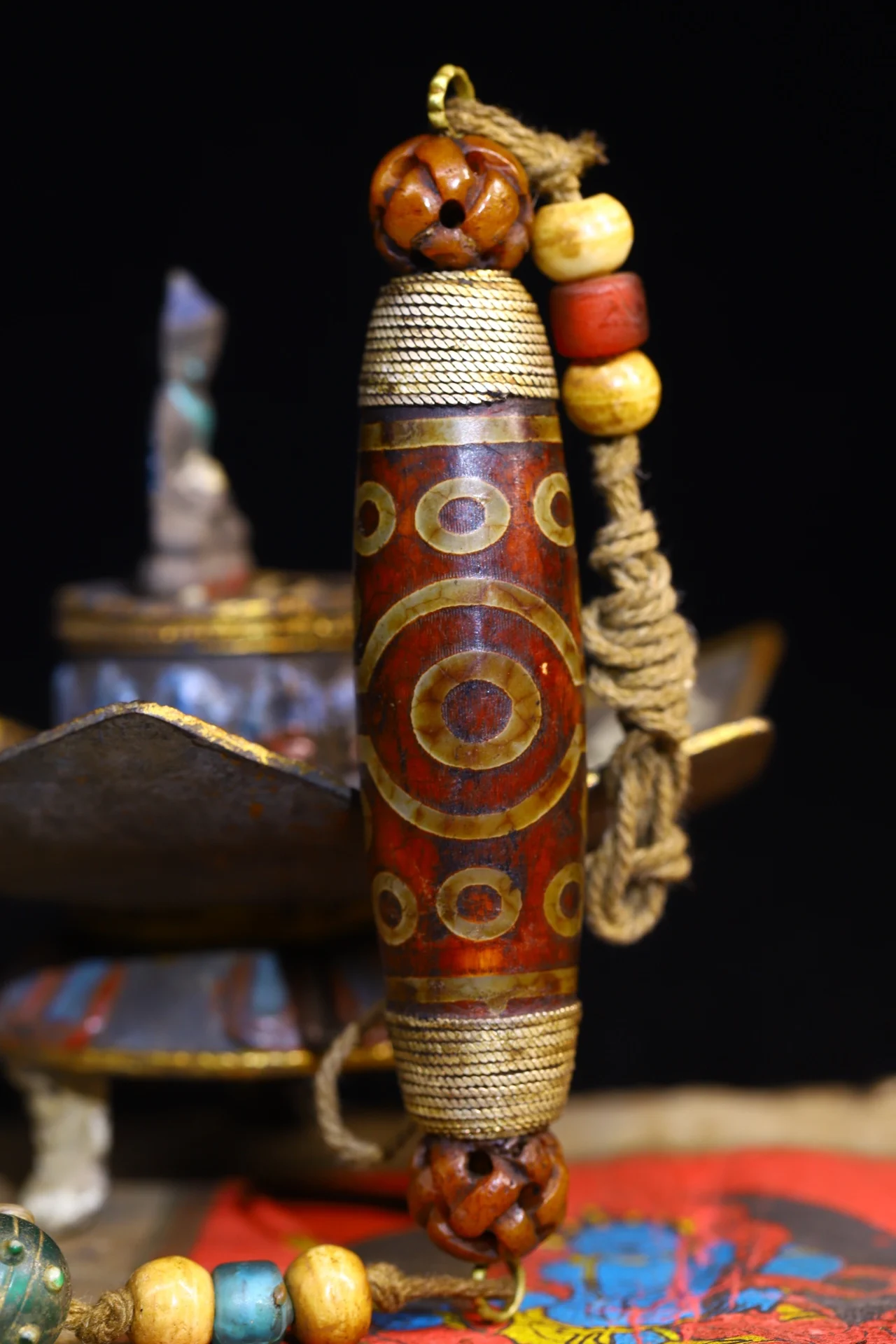 4"Tibetan Temple Collection Old Natural Agate Mosaic Gem gZi Beads Buddha Bead Pendant Amulet Dharma Town house Exorcism
4"Tibetan Temple Collection Old Natural Agate Mosaic Gem gZi Beads Buddha Bead Pendant Amulet Dharma Town house Exorcism