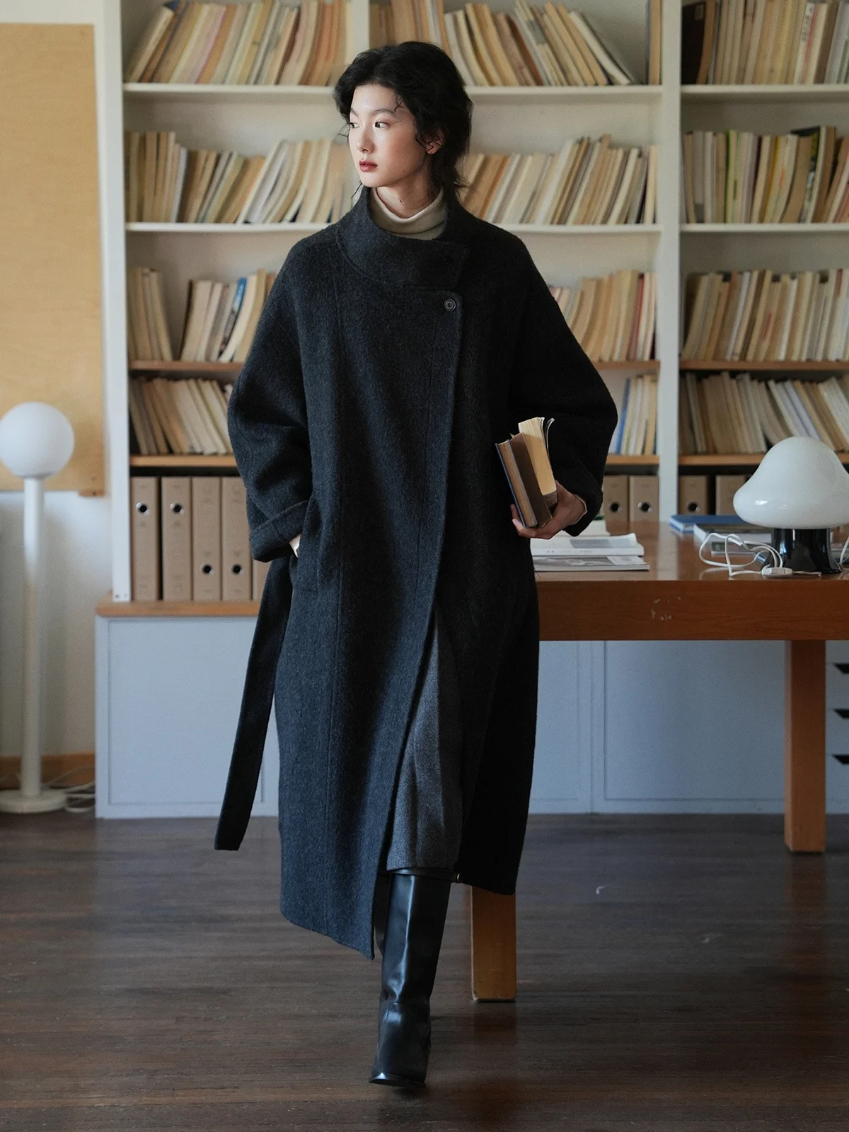 Двустороннее шерстяное пальто из верблюжьей шерсти ручной работы Dailycloset, корейский стиль, прямой крой, зимнее, утепленное, женская верхняя одежда
Двустороннее шерстяное пальто из верблюжьей шерсти ручной работы Dailycloset, корейский стиль, прямой крой, зимнее, утепленное, женская верхняя одежда