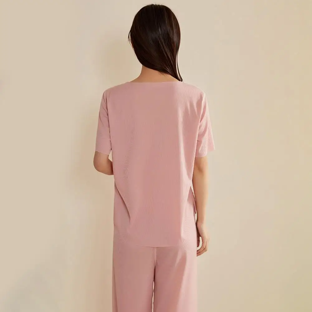 Ice Silk Loungewear for Women Soft Breathable Pajama Set Lightweight Women's Ice Silk Pajamas Set with Short for Ultimate
Ice Silk Loungewear for Women Soft Breathable Pajama Set Lightweight Women's Ice Silk Pajamas Set with Short for Ultimate