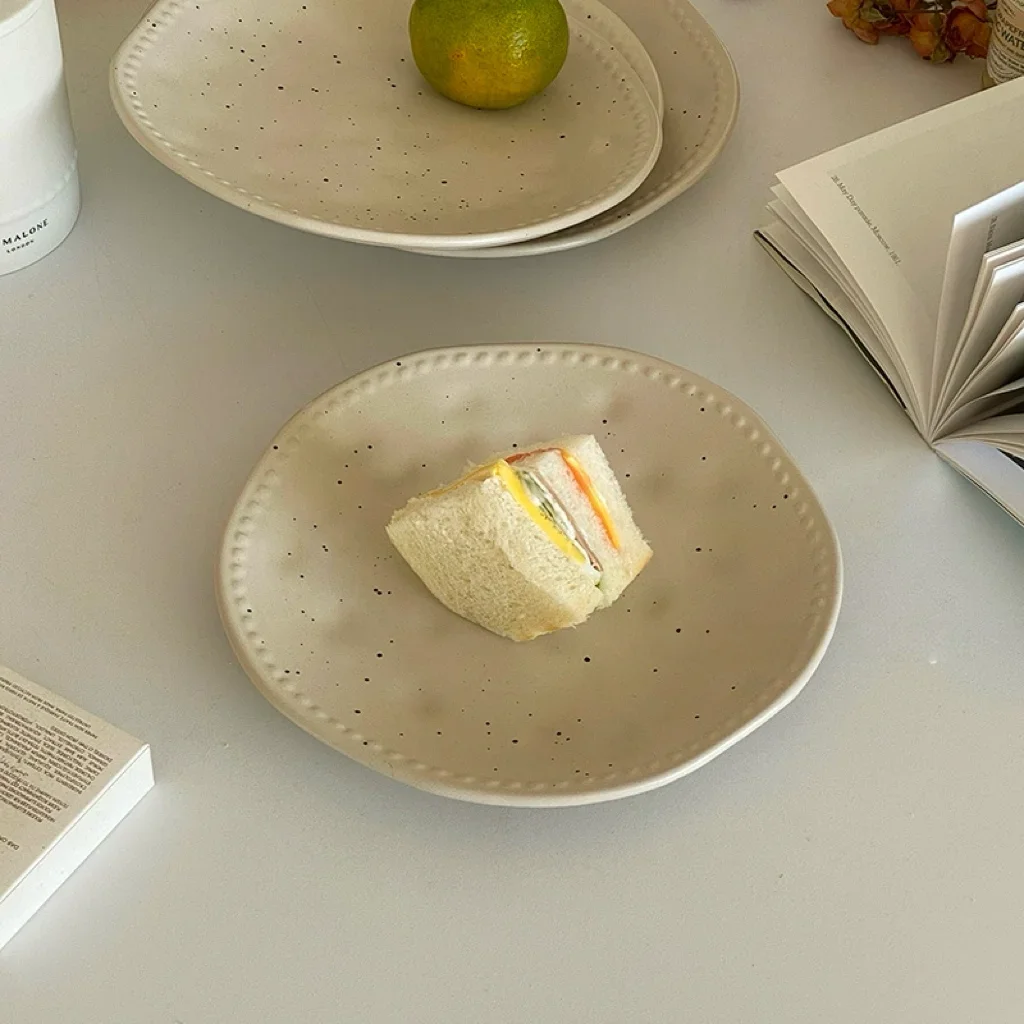 Mat Matte Cerc Irregular Flat Plate Korean Sle Dert Plate Versatile High Aesthetic Value Vintage Glazed Underc...
Mat Matte Cerc Irregular Flat Plate Korean Sle Dert Plate Versatile High Aesthetic Value Vintage Glazed Underc...