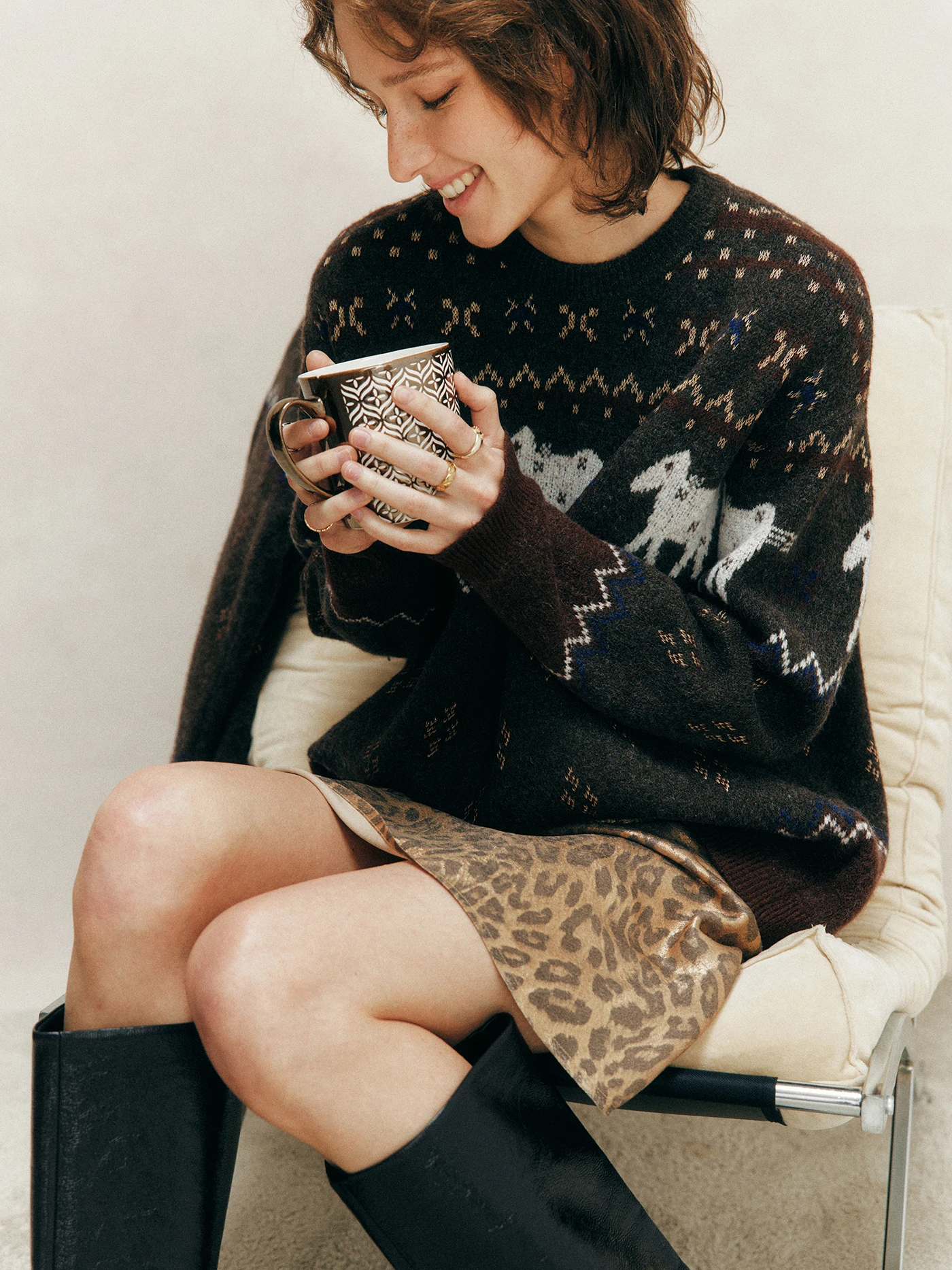 Мягкий вязаный свитер с длинными рукавами и круглым вырезом, с узором Fair Isle, для женщин, весенняя мода, стиль Cleanfit, женская вязаная одежда.
Мягкий вязаный свитер с длинными рукавами и круглым вырезом, с узором Fair Isle, для женщин, весенняя мода, стиль Cleanfit, женская вязаная одежда.