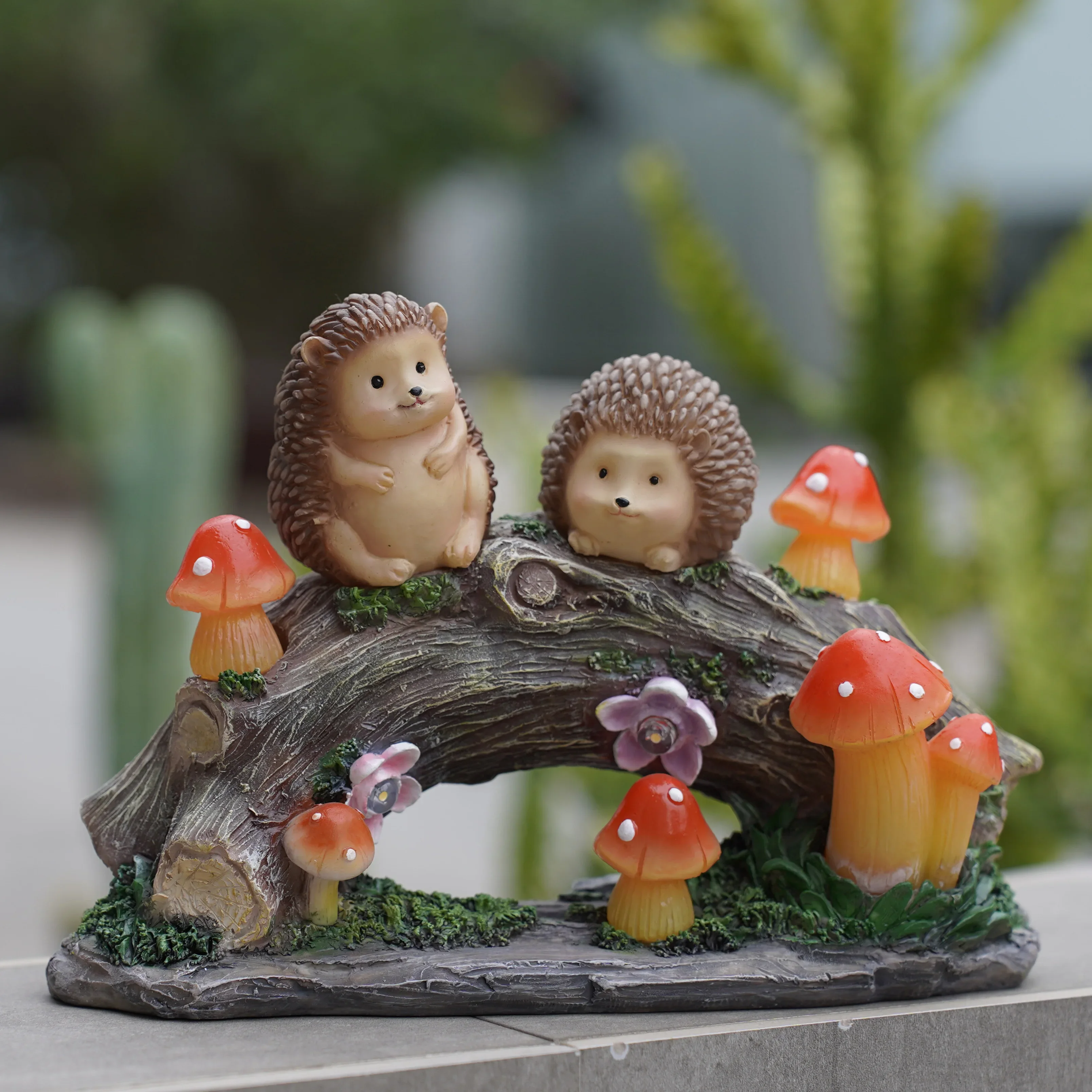 New outdoor garden solar light, decorative lamp in tree stump hedgehog shape. Perfect for courtyard landscaping and balcony deco
New outdoor garden solar light, decorative lamp in tree stump hedgehog shape. Perfect for courtyard landscaping and balcony deco