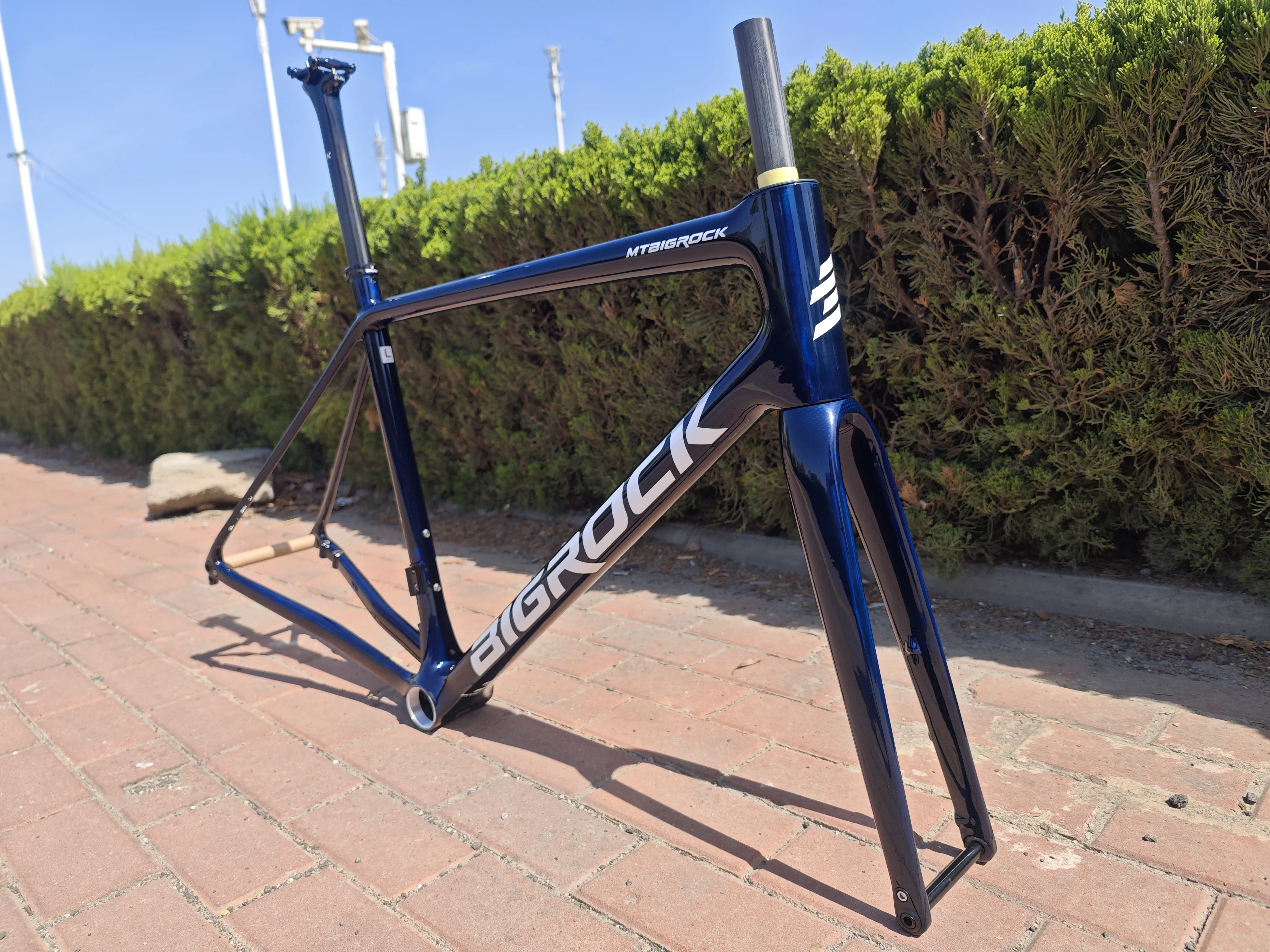 Bigrock 700C Carbon Fiber Road Frame (TEAM Edition) High-Strength Ultra-Light Carbon Brake System
Bigrock 700C Carbon Fiber Road Frame (TEAM Edition) High-Strength Ultra-Light Carbon Brake System