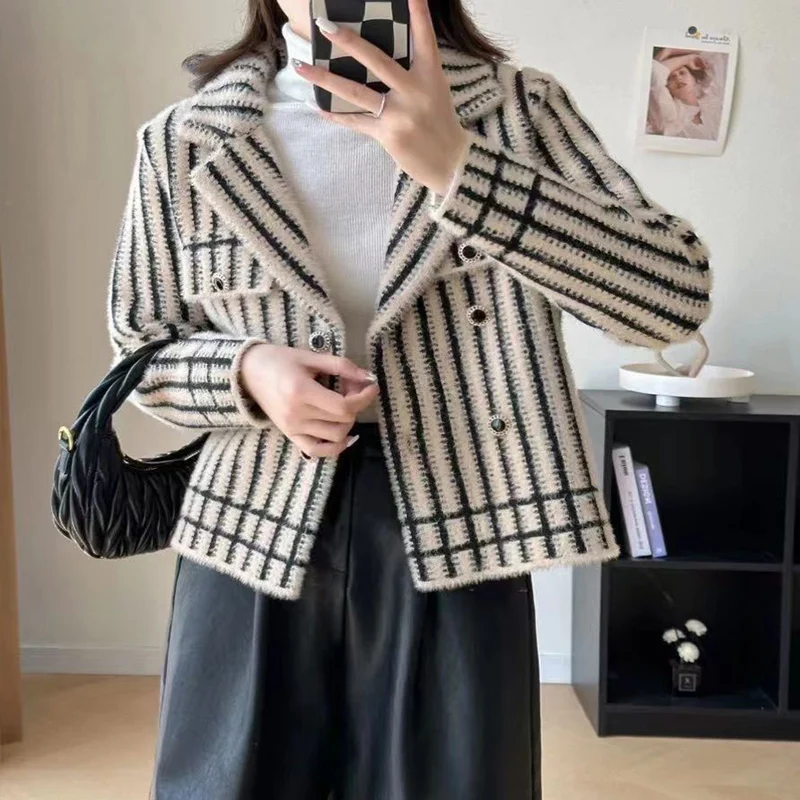 Mink Fur Coat Ladies Knitting Cardigan Autumn Winter New Fashionable Striped Loose Coat Women Clothing Fashion Buttons Sweater
Mink Fur Coat Ladies Knitting Cardigan Autumn Winter New Fashionable Striped Loose Coat Women Clothing Fashion Buttons Sweater