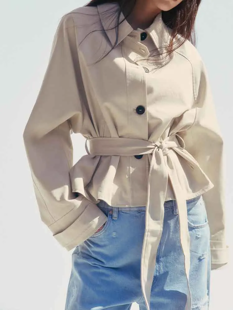 European style new women's fashion versatile temperament simple with belt long sleeve lapel short windbreaker
European style new women's fashion versatile temperament simple with belt long sleeve lapel short windbreaker