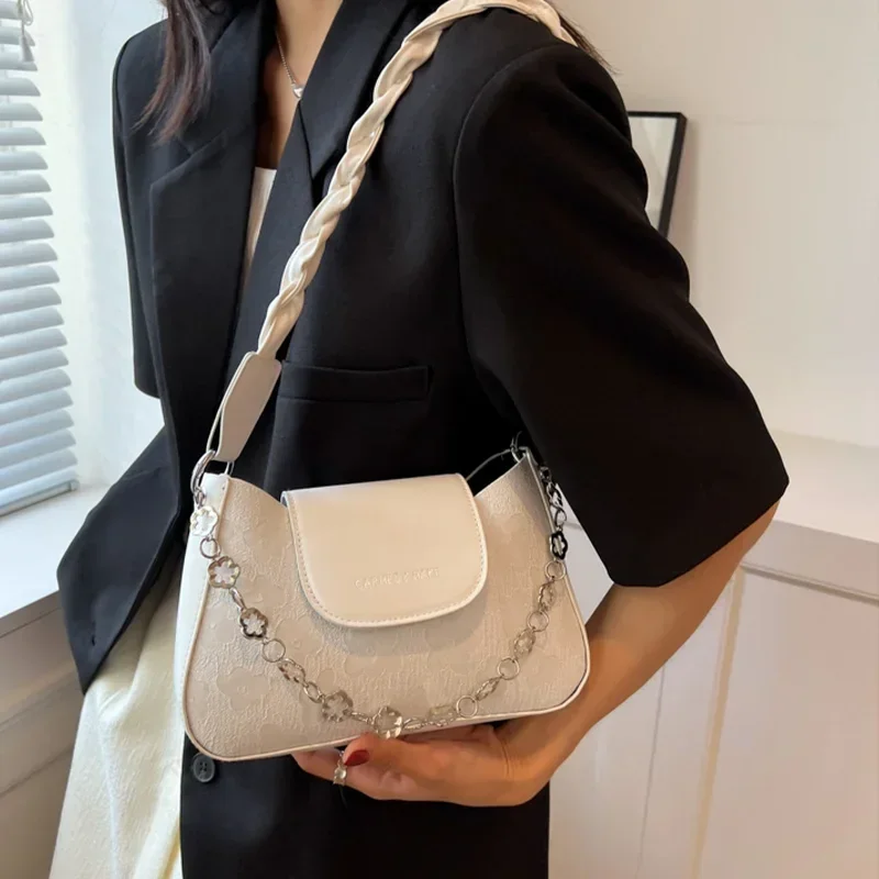 Three-dimensional Pattern Embroidered Underarm Bag For WOMEN'S Shoulder Bag PU Fabric1
Three-dimensional Pattern Embroidered Underarm Bag For WOMEN'S Shoulder Bag PU Fabric1