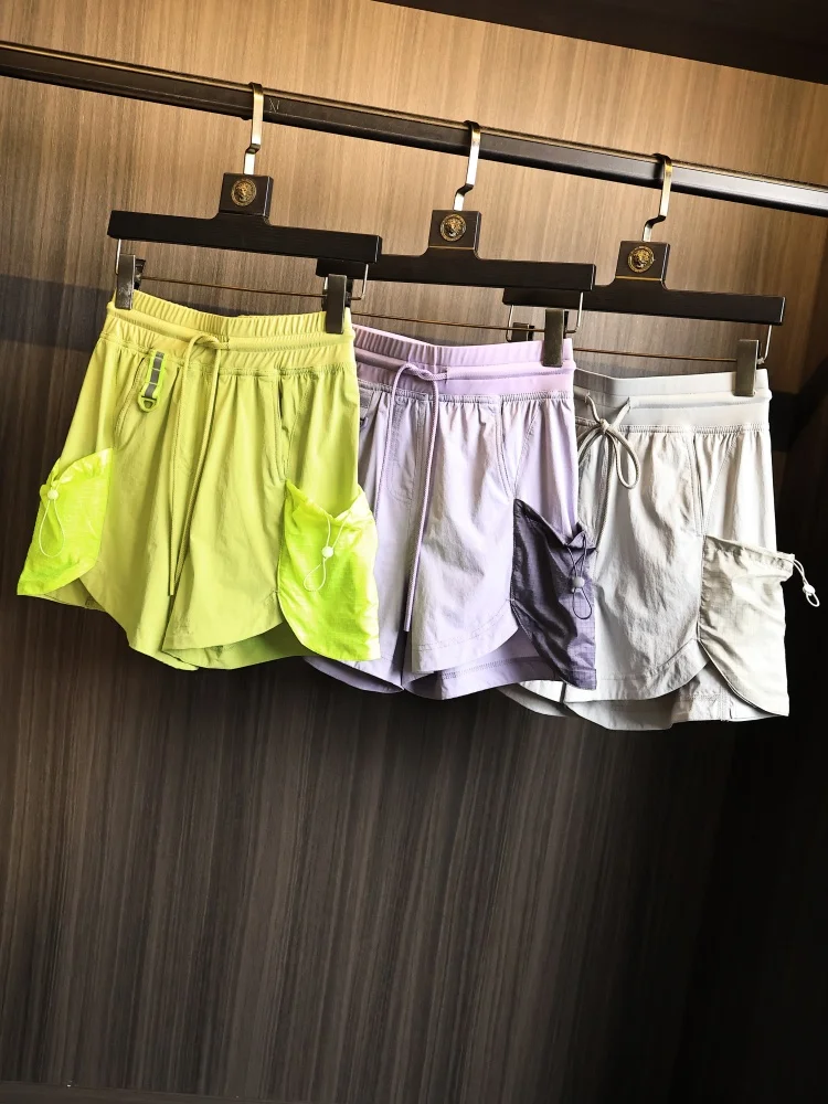 Lightweight Casual Sports Women's Shorts Elastic Waist Quick Dry Breathable Sweat Absorbent Straight Leg Pants Summer Outdoor
Lightweight Casual Sports Women's Shorts Elastic Waist Quick Dry Breathable Sweat Absorbent Straight Leg Pants Summer Outdoor