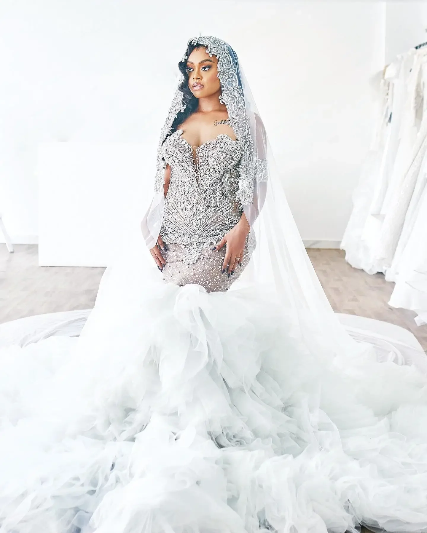 Customized Arabic Plus Size Luxurious Mermaid Wedding Dress Beaded Crystals Tulle Detachable Train Tiers Bridal Gowns Dress
Customized Arabic Plus Size Luxurious Mermaid Wedding Dress Beaded Crystals Tulle Detachable Train Tiers Bridal Gowns Dress