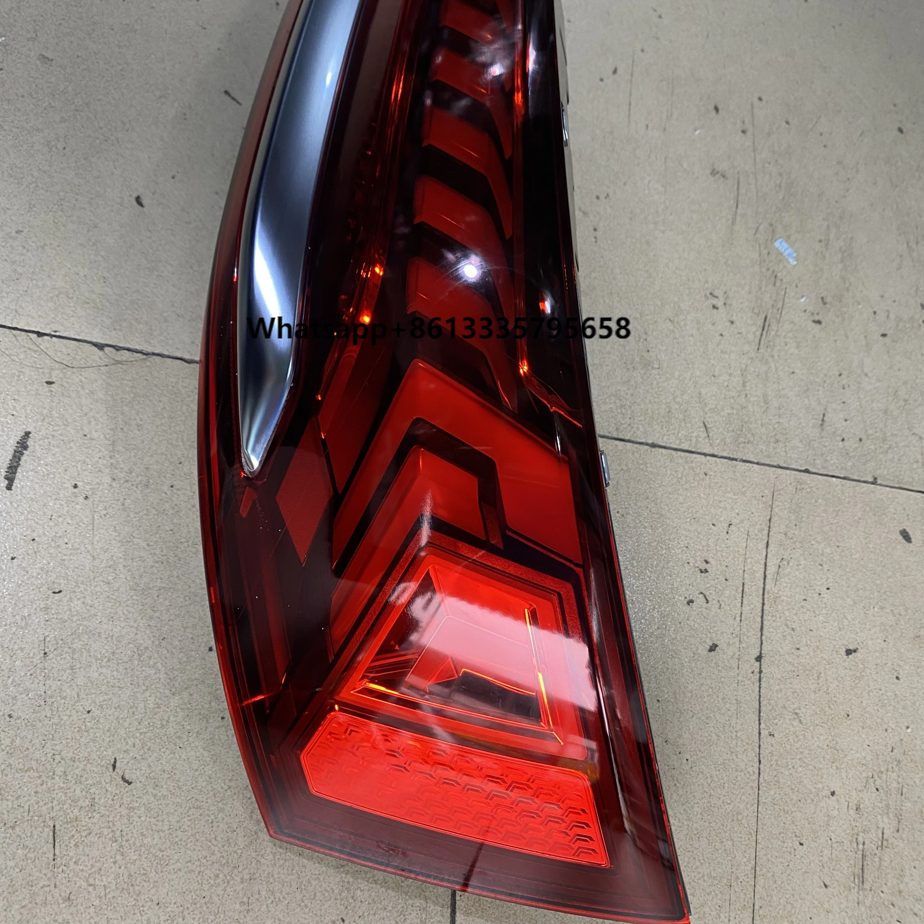 Used Q7 New LED Taillights Left and Right with Red Lens Color 
Used Q7 New LED Taillights Left and Right with Red Lens Color