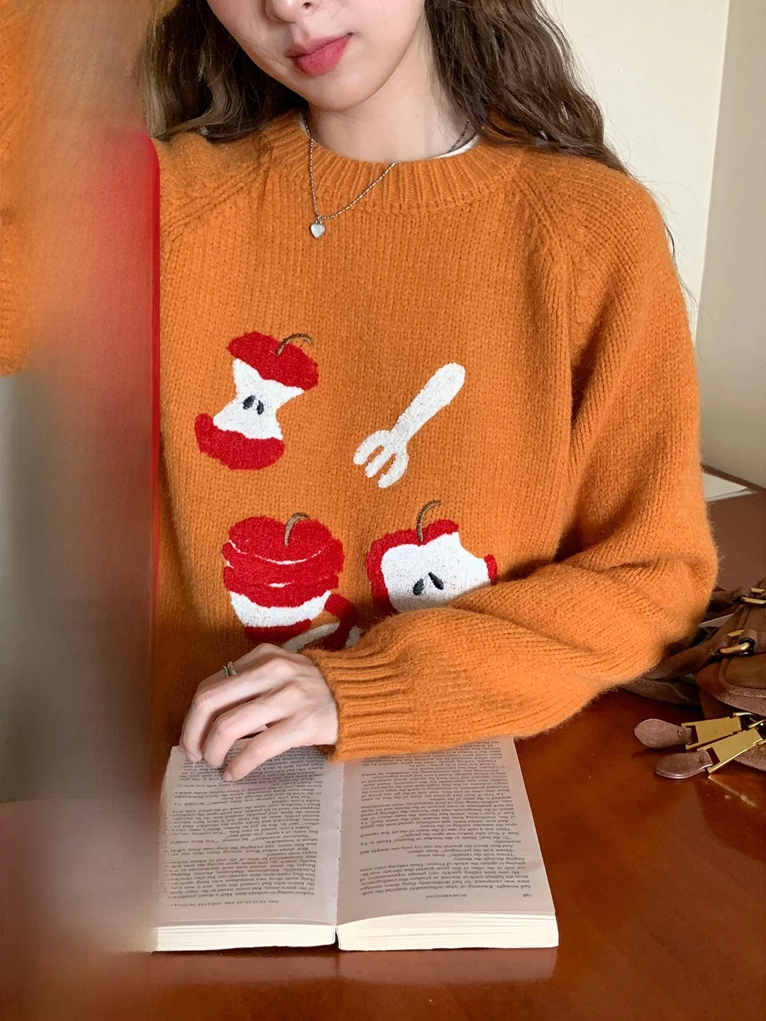 Теплый свитер в корейском стиле от Лу Сяотуань: Новинка зимы 2025 – женский вязаный топ в стиле Lazy Fashion
Теплый свитер в корейском стиле от Лу Сяотуань: Новинка зимы 2025 – женский вязаный топ в стиле Lazy Fashion