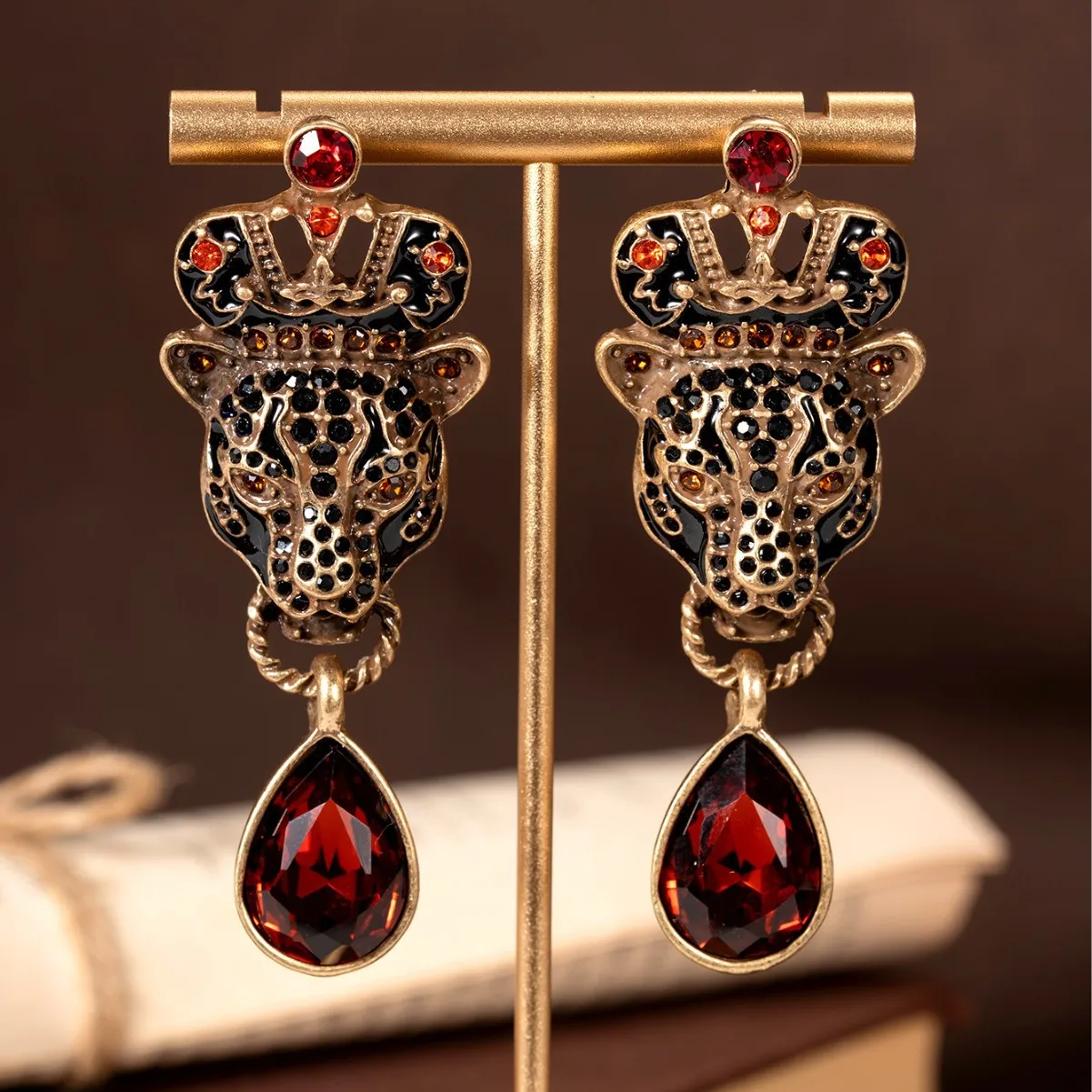 vintage Leopard head water drop glass stud earrings retro studded zirconium medieval leopard earrings for women
vintage Leopard head water drop glass stud earrings retro studded zirconium medieval leopard earrings for women