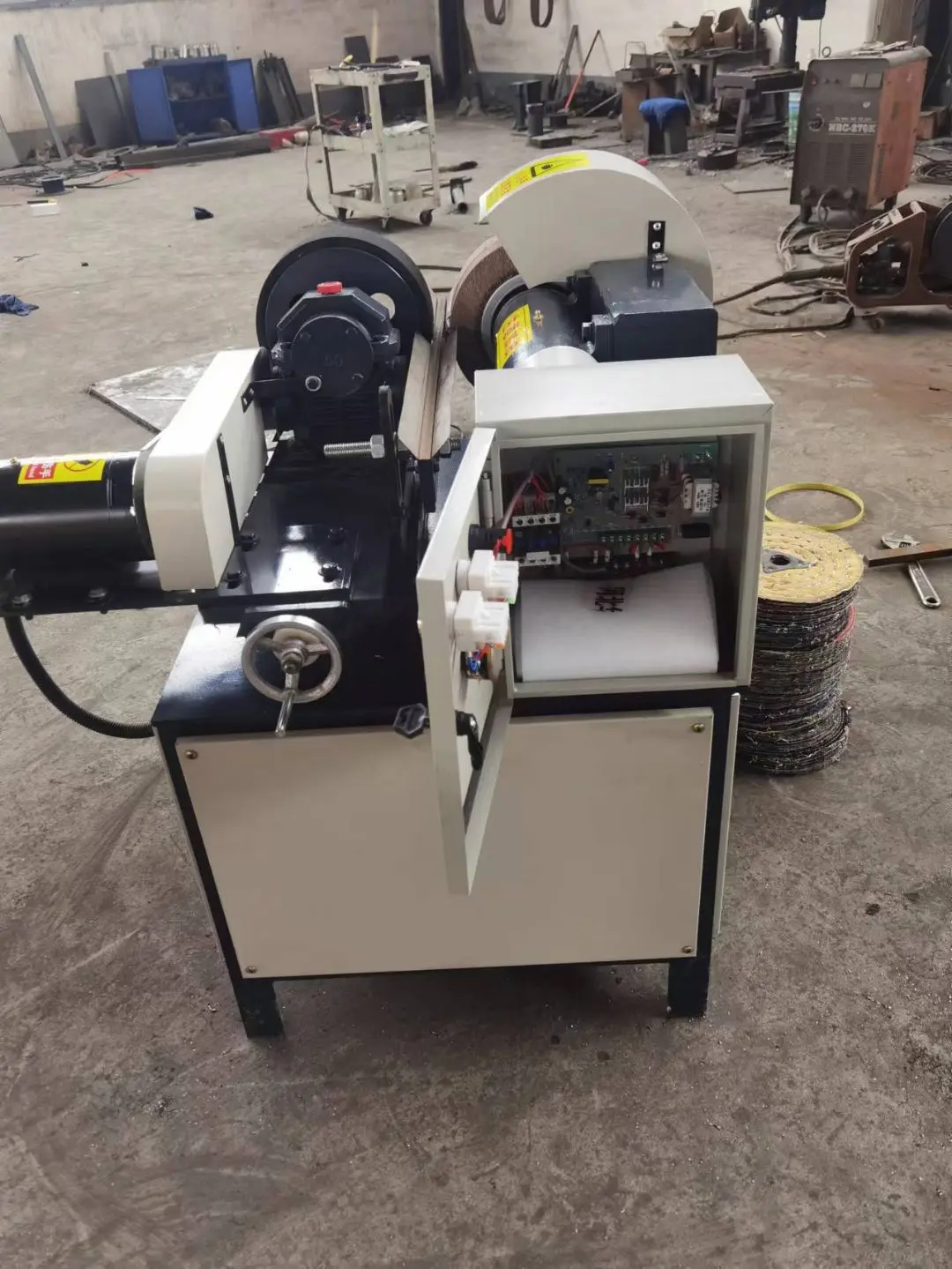 Заводские продажи цилиндрический полировальный станок для металлических труб Полировщик труб Наружная полировка для шлифования нержавеющей стали
Заводские продажи цилиндрический полировальный станок для металлических труб Полировщик труб Наружная полировка для шлифования нержавеющей стали