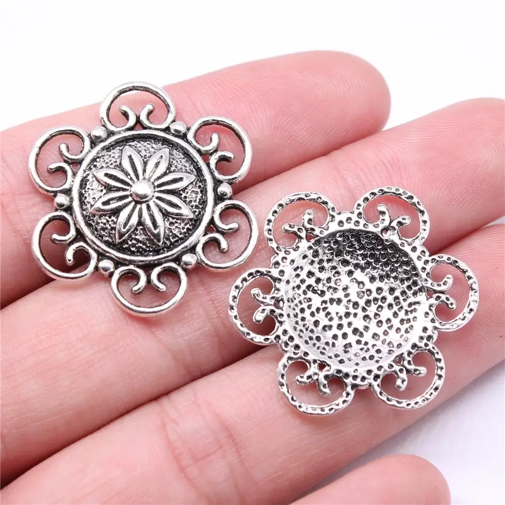 Wholesale 60pcs/bag Charms 30x30mm Flower Connector Charms DIY Jewelry Findings Antique Silver Color Alloy Charms
Wholesale 60pcs/bag Charms 30x30mm Flower Connector Charms DIY Jewelry Findings Antique Silver Color Alloy Charms