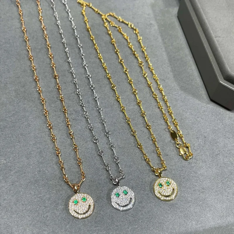 CrookVGold Plated Microphone Gold New insSmiling Face Necklace for Women Vintage Design Hand-Set High Carbon Diamond.
CrookVGold Plated Microphone Gold New insSmiling Face Necklace for Women Vintage Design Hand-Set High Carbon Diamond.