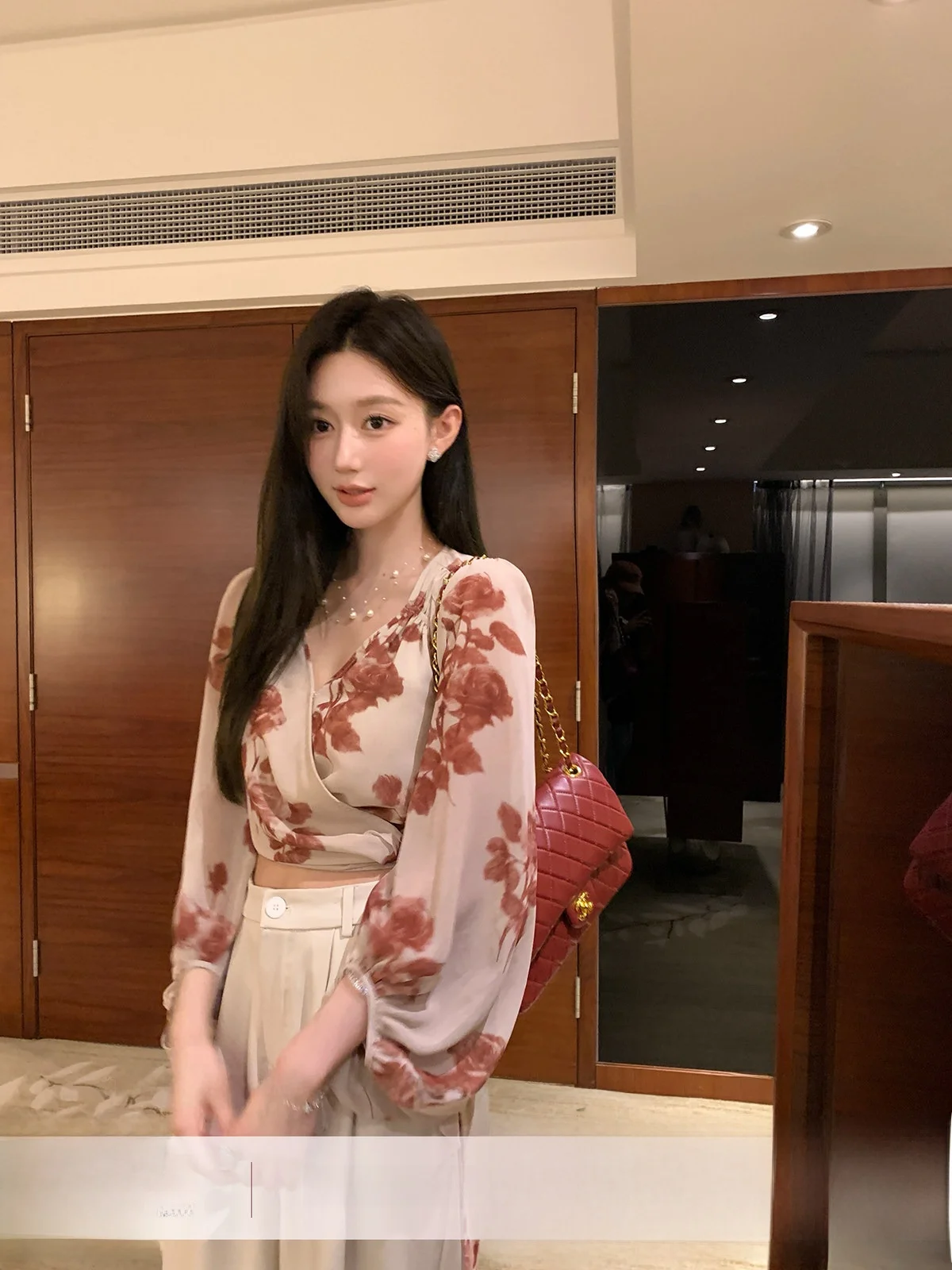 YOLI Zhang Yuli Gentle V-ne Floral Print Chiffon Top Women's Slimming Faion Casual Long Sve ort Length Polyester
YOLI Zhang Yuli Gentle V-ne Floral Print Chiffon Top Women's Slimming Faion Casual Long Sve ort Length Polyester