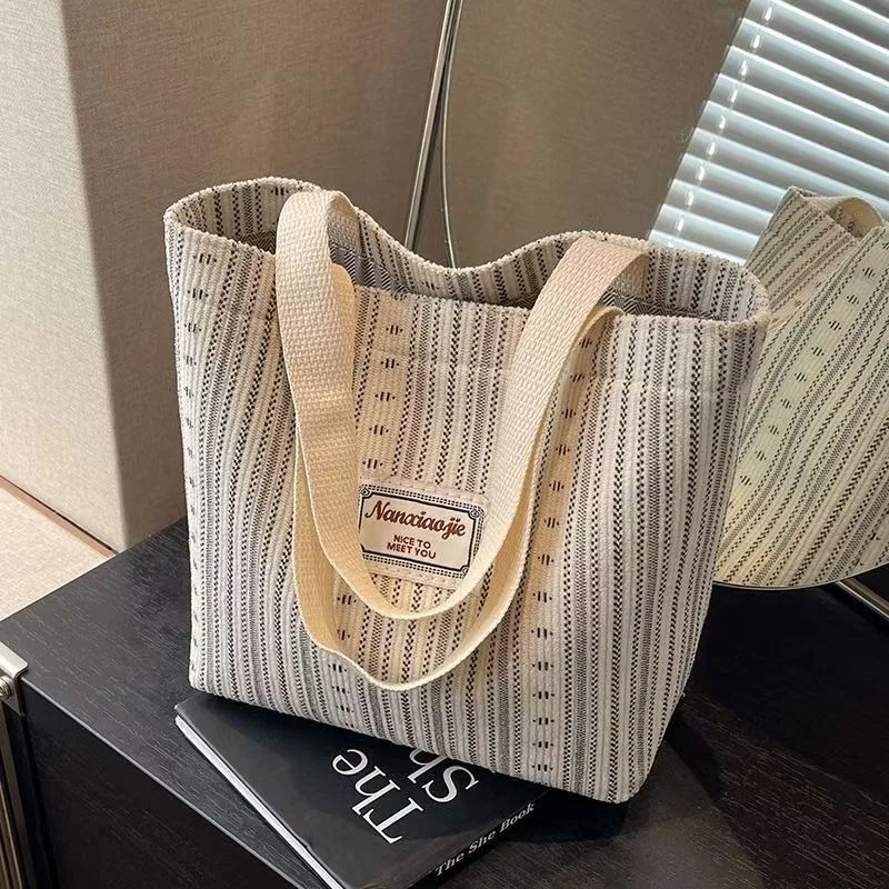 1pcs Summer Canvas Tote Bag Fashion Casual Stripe Handbag Tote Commuter Book Bag Large Capacity Durable Lightweight
1pcs Summer Canvas Tote Bag Fashion Casual Stripe Handbag Tote Commuter Book Bag Large Capacity Durable Lightweight