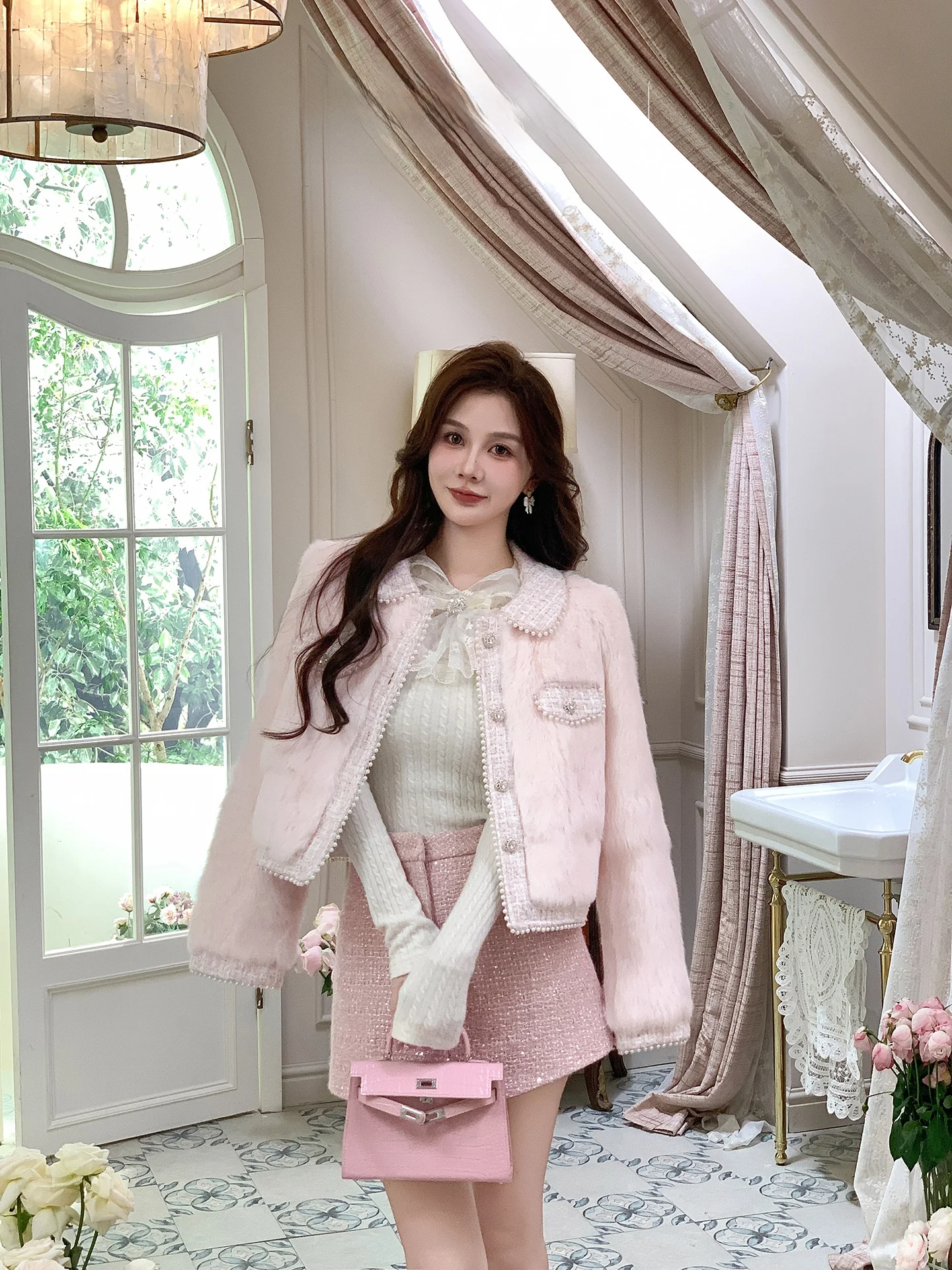 Женская куртка AZZHEN Holiday Morning Light из кроличьего меха с жемчужным воротником, цветными вставками и эффектом высокого качества
Женская куртка AZZHEN Holiday Morning Light из кроличьего меха с жемчужным воротником, цветными вставками и эффектом высокого качества