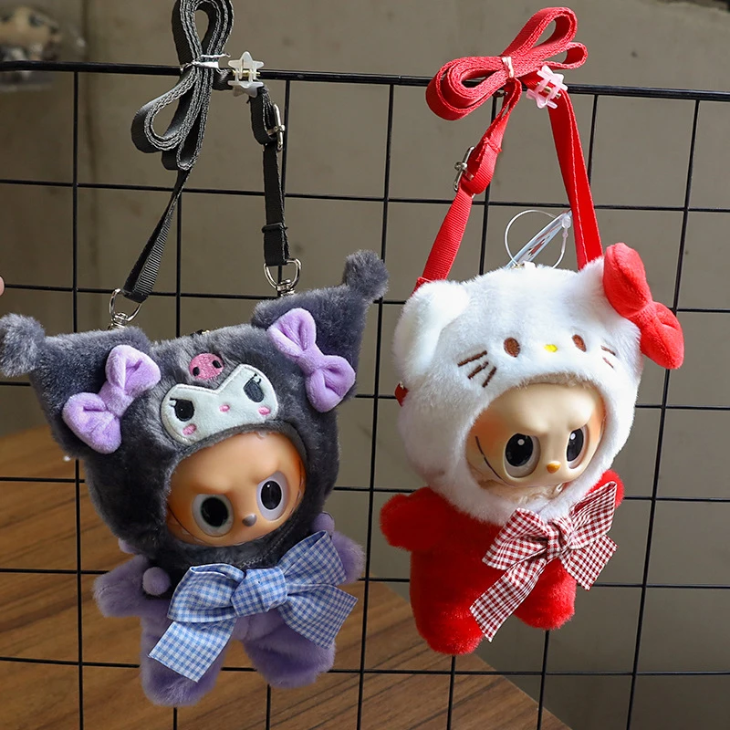 17 см кукла Labubu, комбинированная одежда, мультяшная серия Sanrio Kuromi Melody Cinnamoroll Kitty, одежда, кулон, милая одежда, игрушка в подарок
17 см кукла Labubu, комбинированная одежда, мультяшная серия Sanrio Kuromi Melody Cinnamoroll Kitty, одежда, кулон, милая одежда, игрушка в подарок