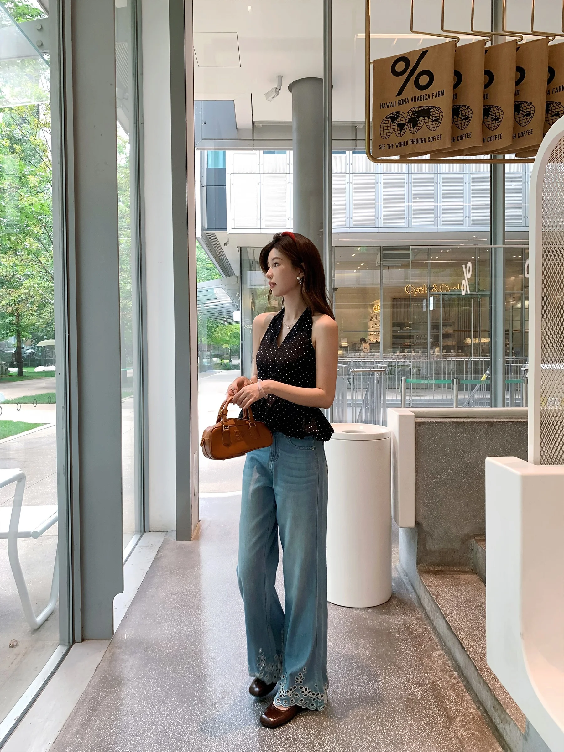 Джинсы женские Sam Seoi с высокой талией, широкими штанинами, длиной в пол, с кружевной отделкой, прямого кроя, свободные, повседневные, весенние, синие
Джинсы женские Sam Seoi с высокой талией, широкими штанинами, длиной в пол, с кружевной отделкой, прямого кроя, свободные, повседневные, весенние, синие