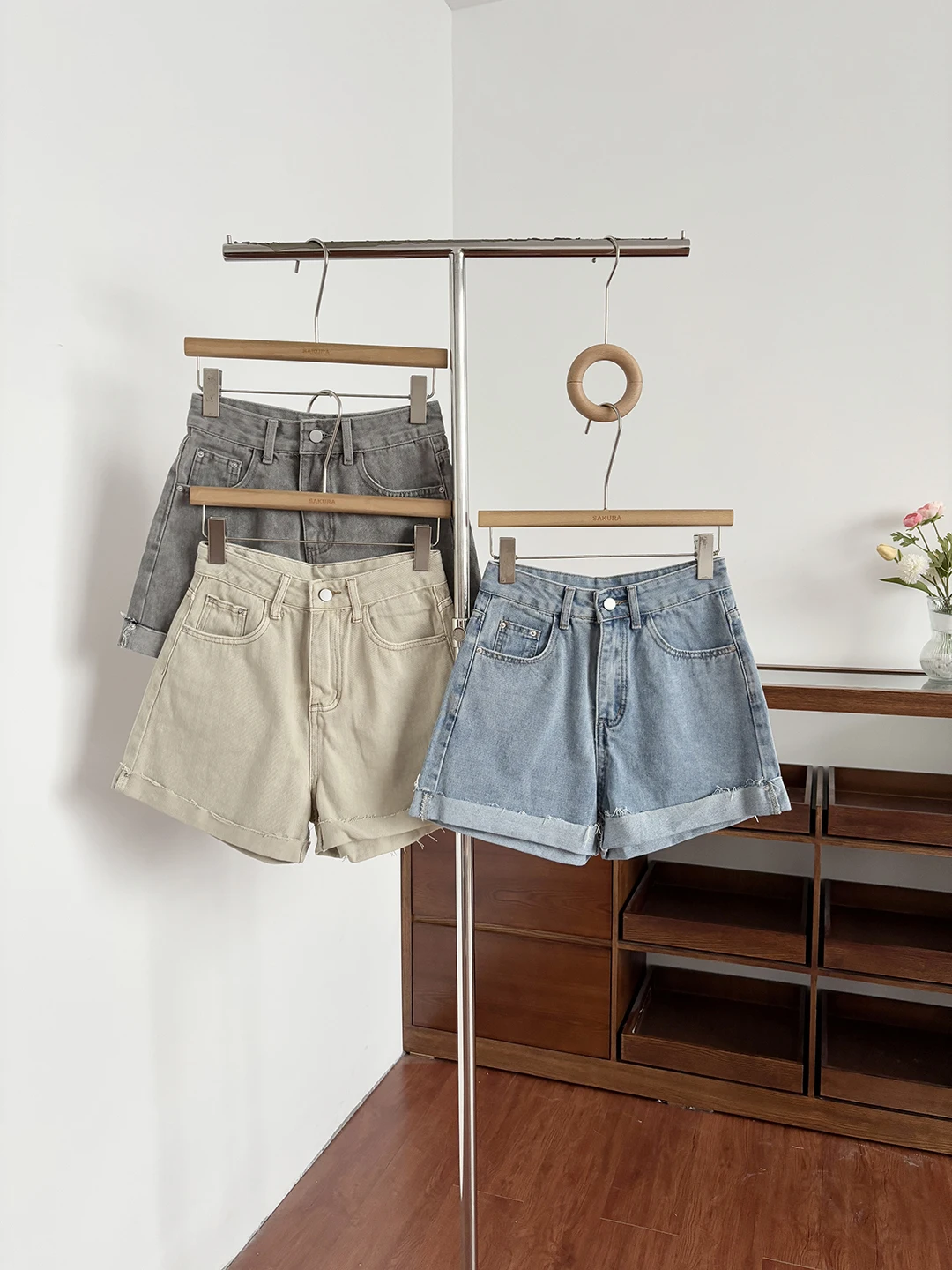 High Waist Wide Leg Denim Shorts Women's Stylish Slimming Vintage Roll up Summer Commute Fashion Polyester Fiber
High Waist Wide Leg Denim Shorts Women's Stylish Slimming Vintage Roll up Summer Commute Fashion Polyester Fiber