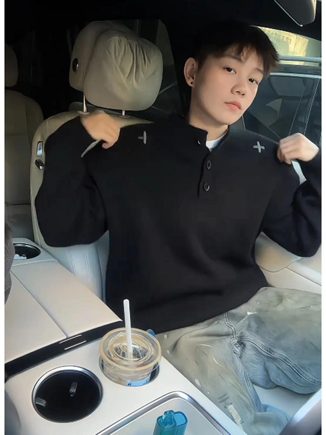 Мужской вязаный свитер с вышивкой и воротником Хенли, мягкий и уютный, свободного кроя, базовый слой, осенняя мода
Мужской вязаный свитер с вышивкой и воротником Хенли, мягкий и уютный, свободного кроя, базовый слой, осенняя мода