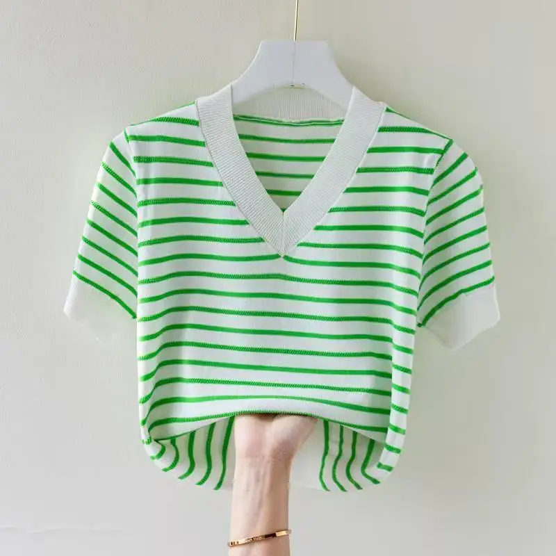 Ice Silk ort Sve Knitted T-irt Women's V-Ne Striped Top Summer Design Sense Body irt Upper Apparel
Ice Silk ort Sve Knitted T-irt Women's V-Ne Striped Top Summer Design Sense Body irt Upper Apparel