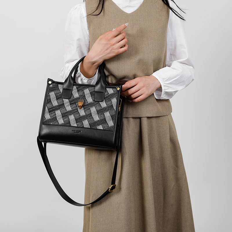 Luxury Solid Color Tote Bag Minimalist Vintage Leather Crossbody Handbag Paris Designer For Elegant Women
Luxury Solid Color Tote Bag Minimalist Vintage Leather Crossbody Handbag Paris Designer For Elegant Women