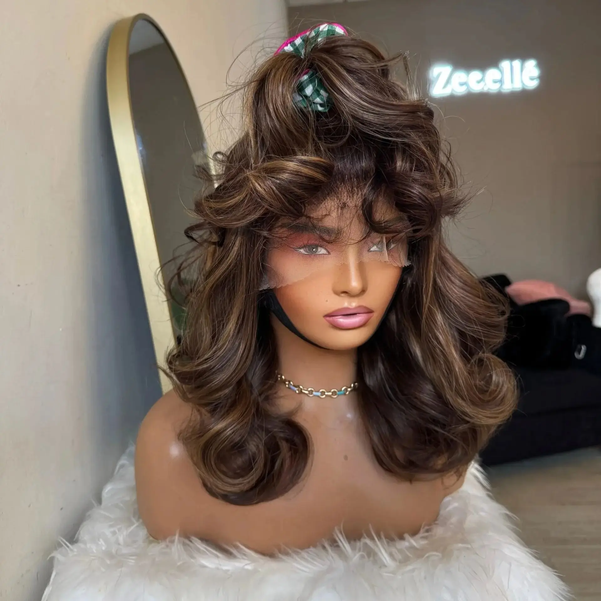 Ombre Шоколадно-коричневый со светлыми объемными волнами Бесклеевой парик Реалистичный вид Натуральная линия волос 13*4 HD Прозрачные кружевные синтетические парики
Ombre Шоколадно-коричневый со светлыми объемными волнами Бесклеевой парик Реалистичный вид Натуральная линия волос 13*4 HD Прозрачные кружевные синтетические парики