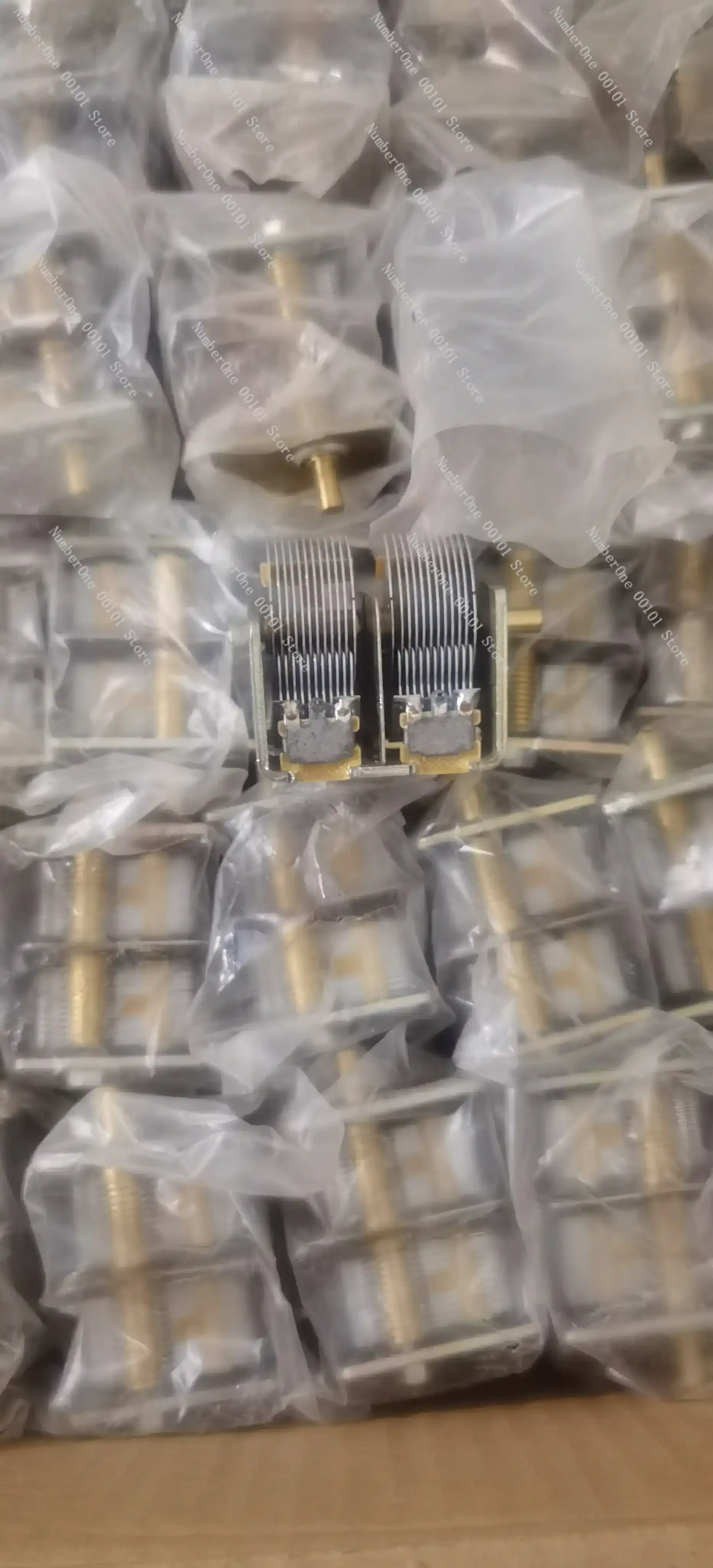 Brand new variable capacitor cb-2-365 type, air dielectric, double gang, variable capacitor, specifically for radio use
Brand new variable capacitor cb-2-365 type, air dielectric, double gang, variable capacitor, specifically for radio use
