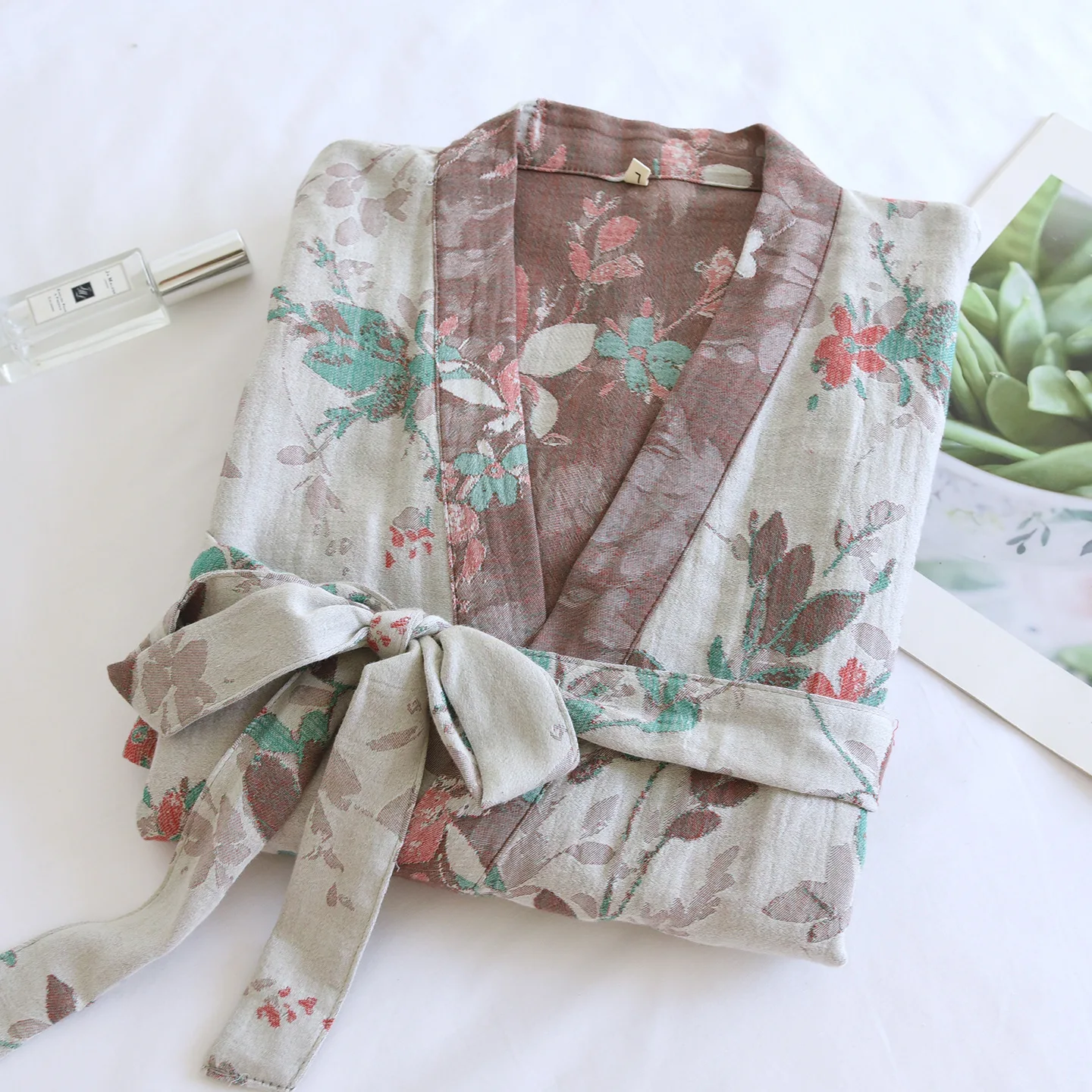 Cotton Kimono Robes with Belt and Double Pockets Fashionable Floral Printed Pajamas Clothes for Women Spring and Autumn
Cotton Kimono Robes with Belt and Double Pockets Fashionable Floral Printed Pajamas Clothes for Women Spring and Autumn