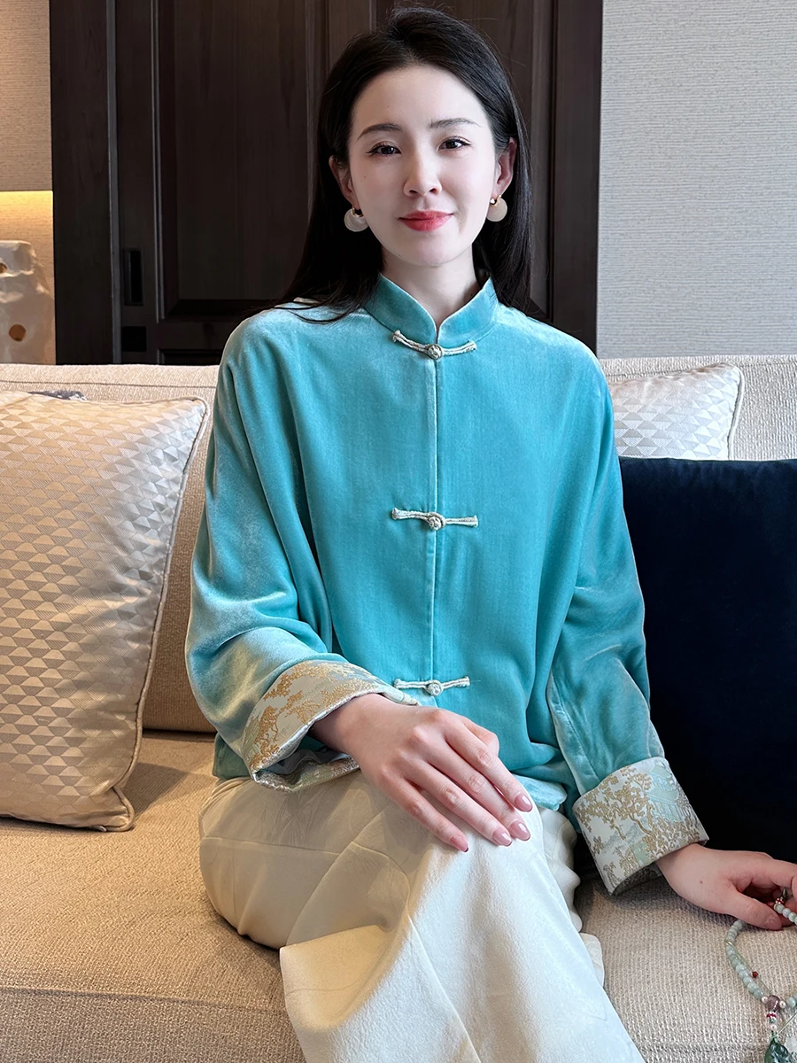 Женское весеннее пальто Xu Beiting Original Design из китайского бархата с воротником-стойкой и пуговицами ручной работы
Женское весеннее пальто Xu Beiting Original Design из китайского бархата с воротником-стойкой и пуговицами ручной работы