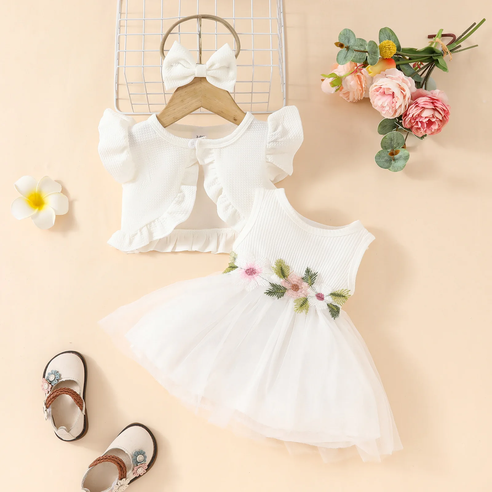 Summer Baby Girl Dress Set Solid Color Ruffled Short Sleeved Coat Mesh Embroidered Flower Dress Children Girl Autumn Outfit
Summer Baby Girl Dress Set Solid Color Ruffled Short Sleeved Coat Mesh Embroidered Flower Dress Children Girl Autumn Outfit