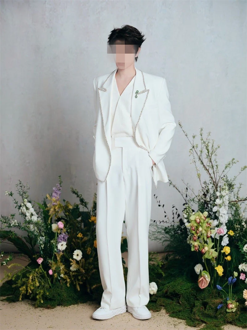 Белый мужской костюм, комплект из 2 предметов, пиджак с кристаллами + брюки, хлопковый роскошный свадебный смокинг, официальный офис, деловая куртка для жениха, пальто
Белый мужской костюм, комплект из 2 предметов, пиджак с кристаллами + брюки, хлопковый роскошный свадебный смокинг, официальный офис, деловая куртка для жениха, пальто