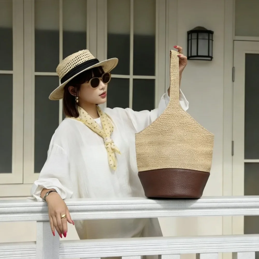 2026 New Raffia Grass with Cowhide Hand-woven Bag Seaside Vacation Wind Large-capacity Bucket Tote Texture Unique Fashion
2026 New Raffia Grass with Cowhide Hand-woven Bag Seaside Vacation Wind Large-capacity Bucket Tote Texture Unique Fashion