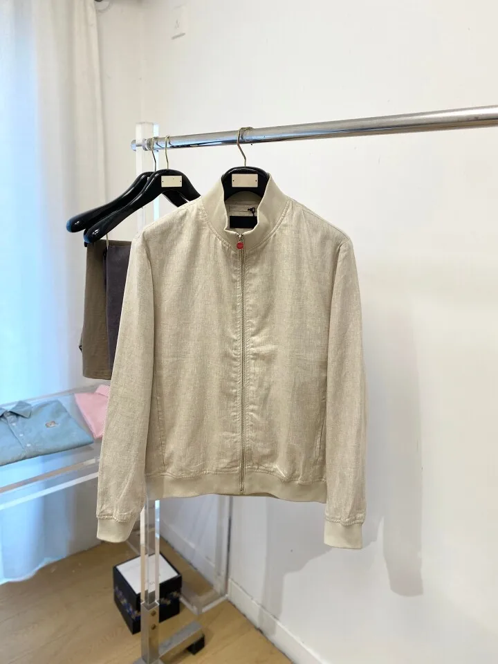 Куртка Kiton в итальянском стиле old money, простая, с воротником-стойкой, из льна, для делового повседневного образа, коллекция 26SS
Куртка Kiton в итальянском стиле old money, простая, с воротником-стойкой, из льна, для делового повседневного образа, коллекция 26SS