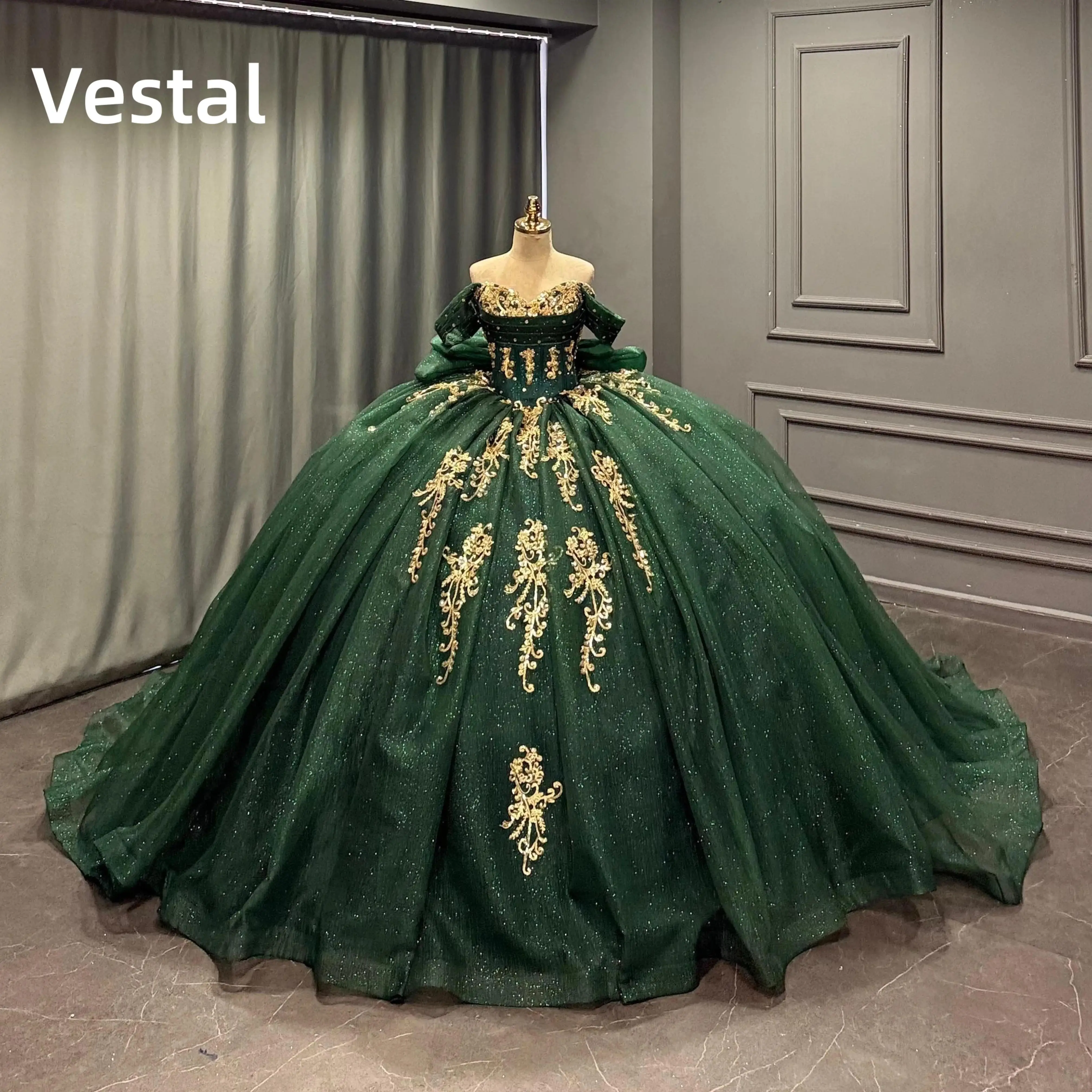Green Quinceanera Dress Sweetheart Ball Gown with Gold Embroidery Sparkly Tulle Sweet 16 Dress Prom Gown Customized
Green Quinceanera Dress Sweetheart Ball Gown with Gold Embroidery Sparkly Tulle Sweet 16 Dress Prom Gown Customized