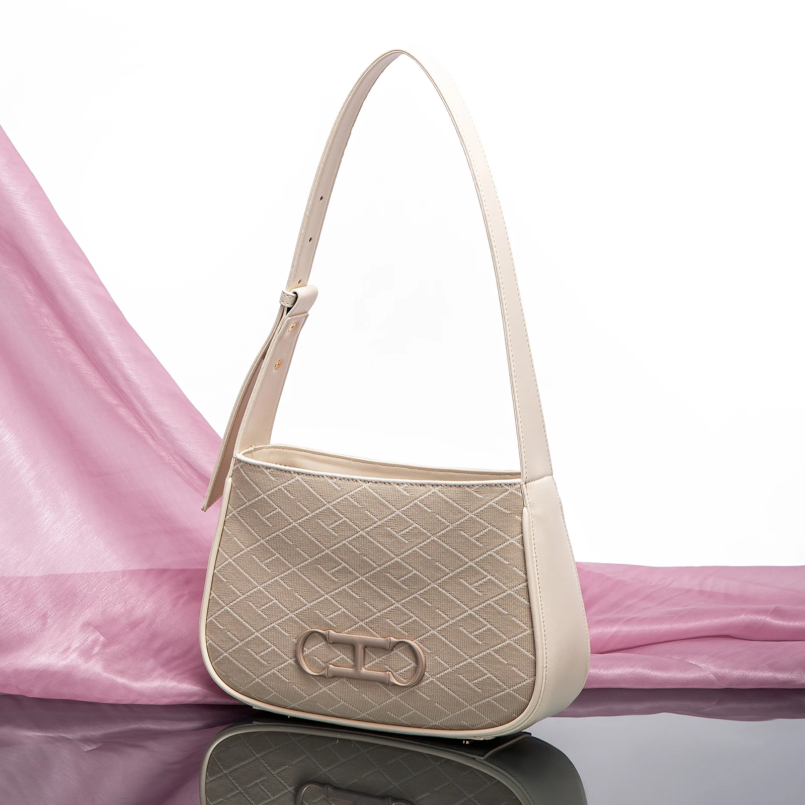 CH Brand Women's Bag Fashion Senior Sense Shoulder Bag Ladies Simple Hundred High Quality Handbag Letter Printing Design Sense
CH Brand Women's Bag Fashion Senior Sense Shoulder Bag Ladies Simple Hundred High Quality Handbag Letter Printing Design Sense