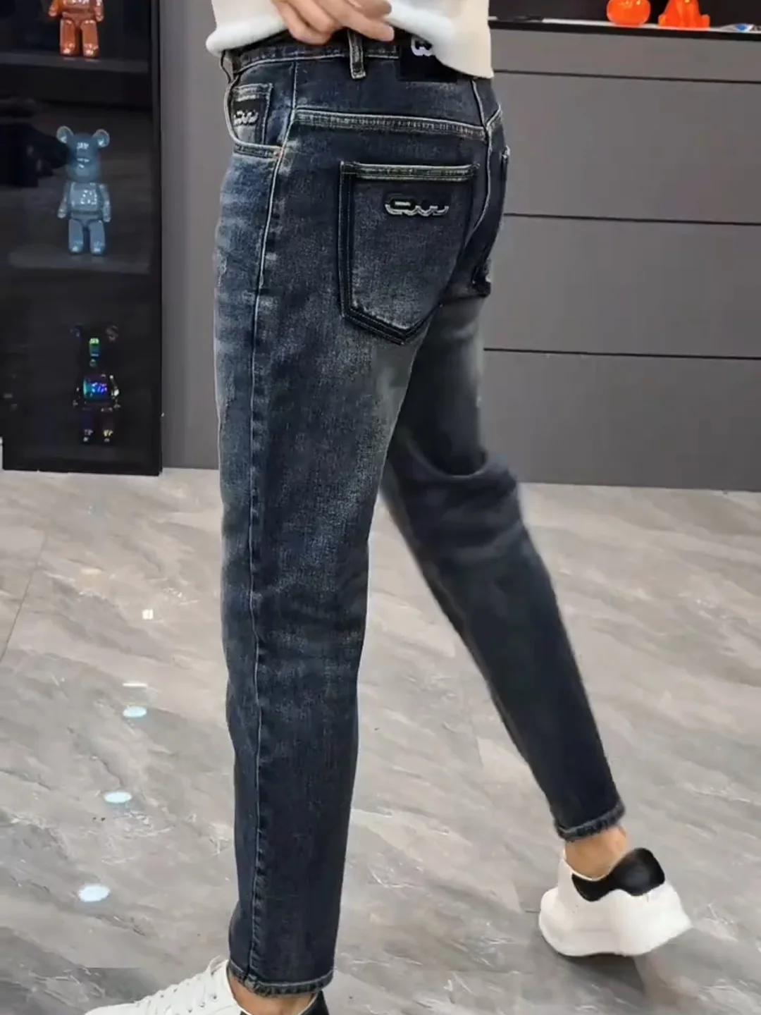 Высококачественные модные мужские джинсы: осенне-зимняя новинка, универсальные, из премиального денима, приталенный крой, молодежный тренд
Высококачественные модные мужские джинсы: осенне-зимняя новинка, универсальные, из премиального денима, приталенный крой, молодежный тренд