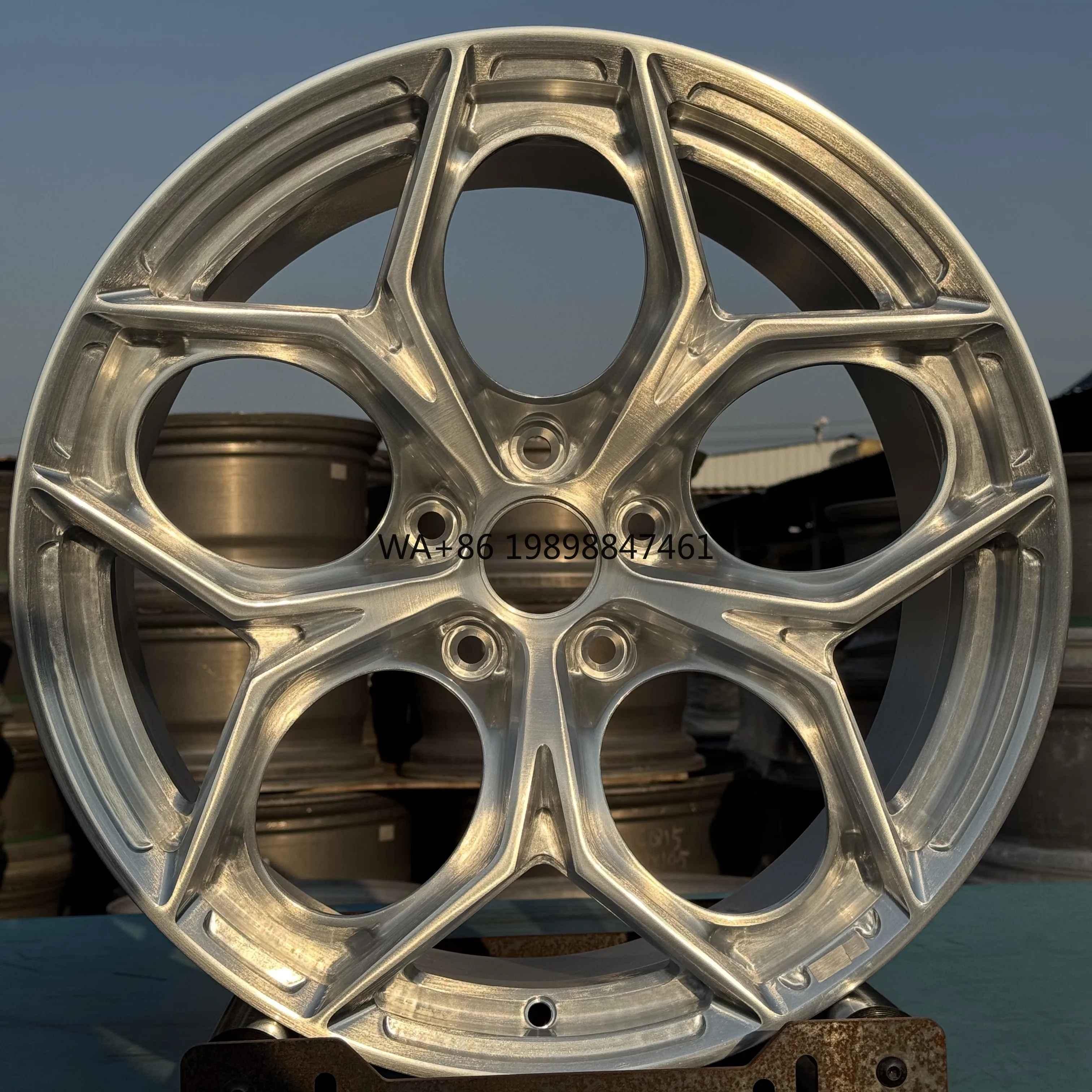 Кованые моноблочные диски на заказ 5x114.3 для легковых автомобилей, 17, 18, 19, 20, 22, 24-дюймовые легкосплавные диски
Кованые моноблочные диски на заказ 5x114.3 для легковых автомобилей, 17, 18, 19, 20, 22, 24-дюймовые легкосплавные диски