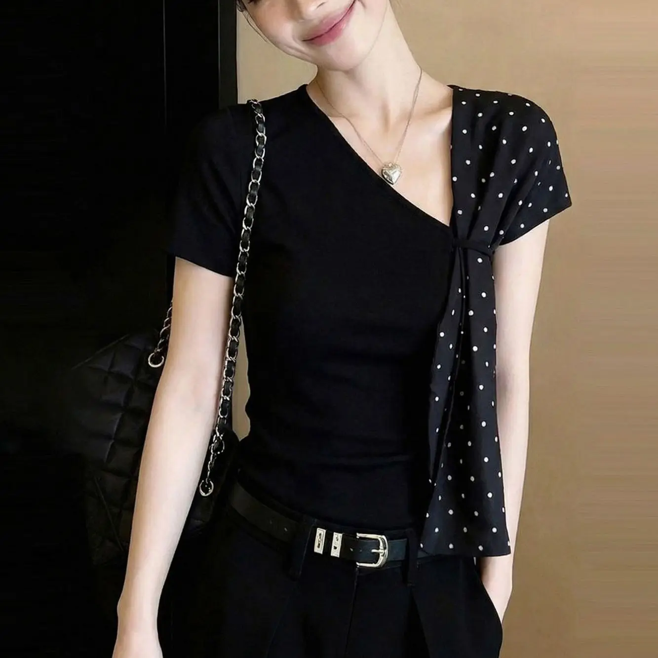 2026 French Bow Polka Dot Short-sleeved T-shirt Women's Summer New Slim-fit Versatile Black Top
2026 French Bow Polka Dot Short-sleeved T-shirt Women's Summer New Slim-fit Versatile Black Top