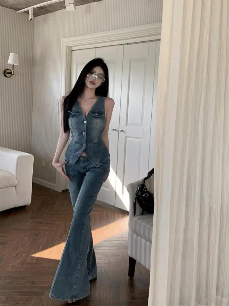 Fashionable Sweet And Spicy Denim Set Women's High Waist Bell Bottoms Tank Top And Vest Two Piece Set Summer New Style Worn o...
Fashionable Sweet And Spicy Denim Set Women's High Waist Bell Bottoms Tank Top And Vest Two Piece Set Summer New Style Worn o...