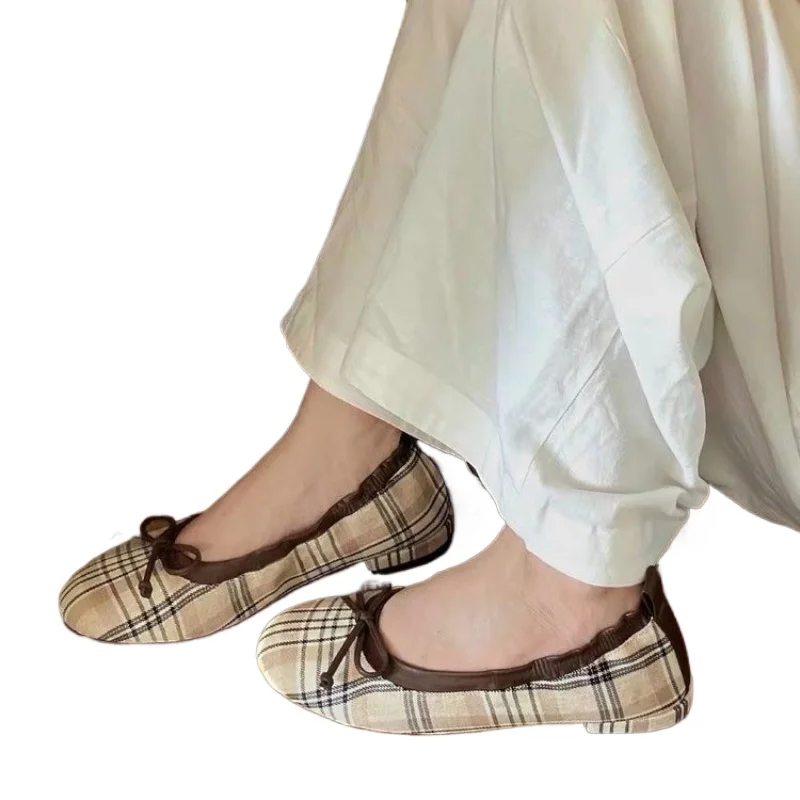 2026 Spring Fashion Designer Shoes Women Leather Bowknot Flats Single Round Toe Light Loafers Ballet Zapados Mujer Size 34-42
2026 Spring Fashion Designer Shoes Women Leather Bowknot Flats Single Round Toe Light Loafers Ballet Zapados Mujer Size 34-42