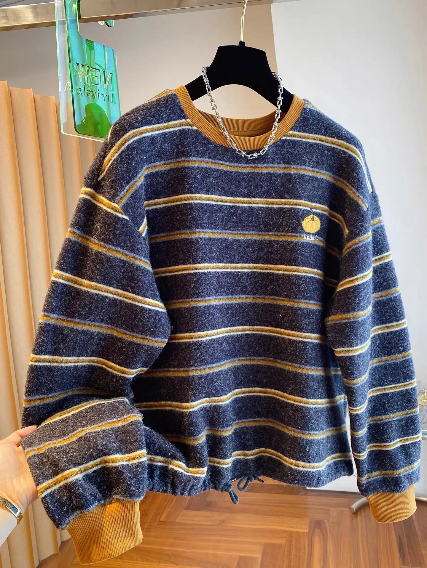 Модная женская толстовка с длинными рукавами в ретро-стиле в полоску, скрывающая недостатки фигуры, повседневный удобный уличный топ
Модная женская толстовка с длинными рукавами в ретро-стиле в полоску, скрывающая недостатки фигуры, повседневный удобный уличный топ