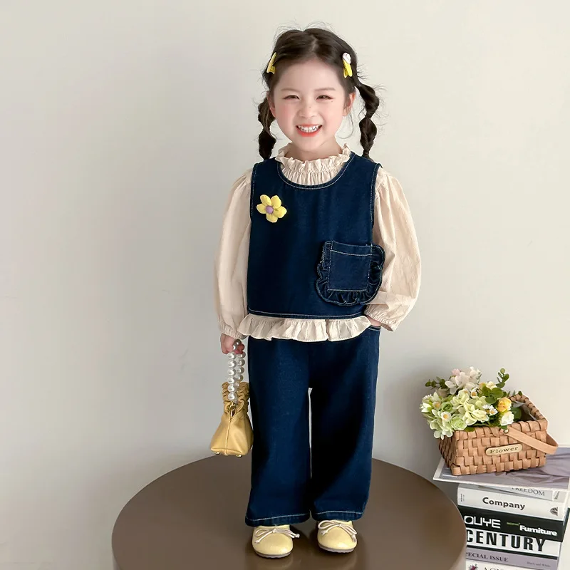 Girls' Spring and Autumn Floral Vest and Jeans Three-Piece Set2025New fashionable and stylish casual outfit for little girls
Girls' Spring and Autumn Floral Vest and Jeans Three-Piece Set2025New fashionable and stylish casual outfit for little girls
