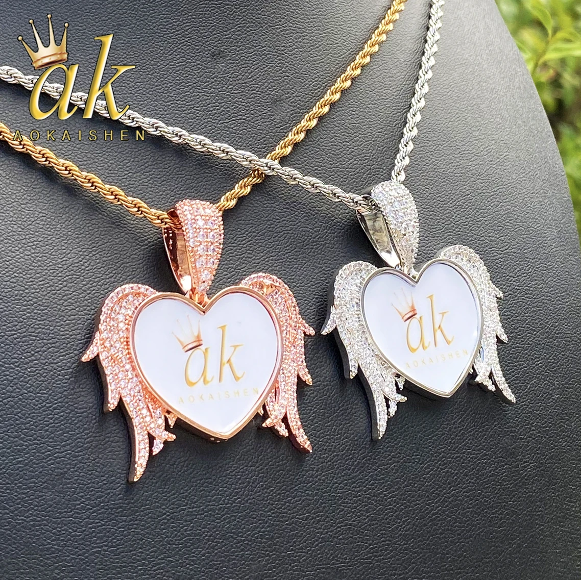 Aokaishen Iced Out Heart Custom Photo Necklace Pendant for Women Real Gold Plated 5A Cubic Zirconia Hip Hop Jewelry
Aokaishen Iced Out Heart Custom Photo Necklace Pendant for Women Real Gold Plated 5A Cubic Zirconia Hip Hop Jewelry