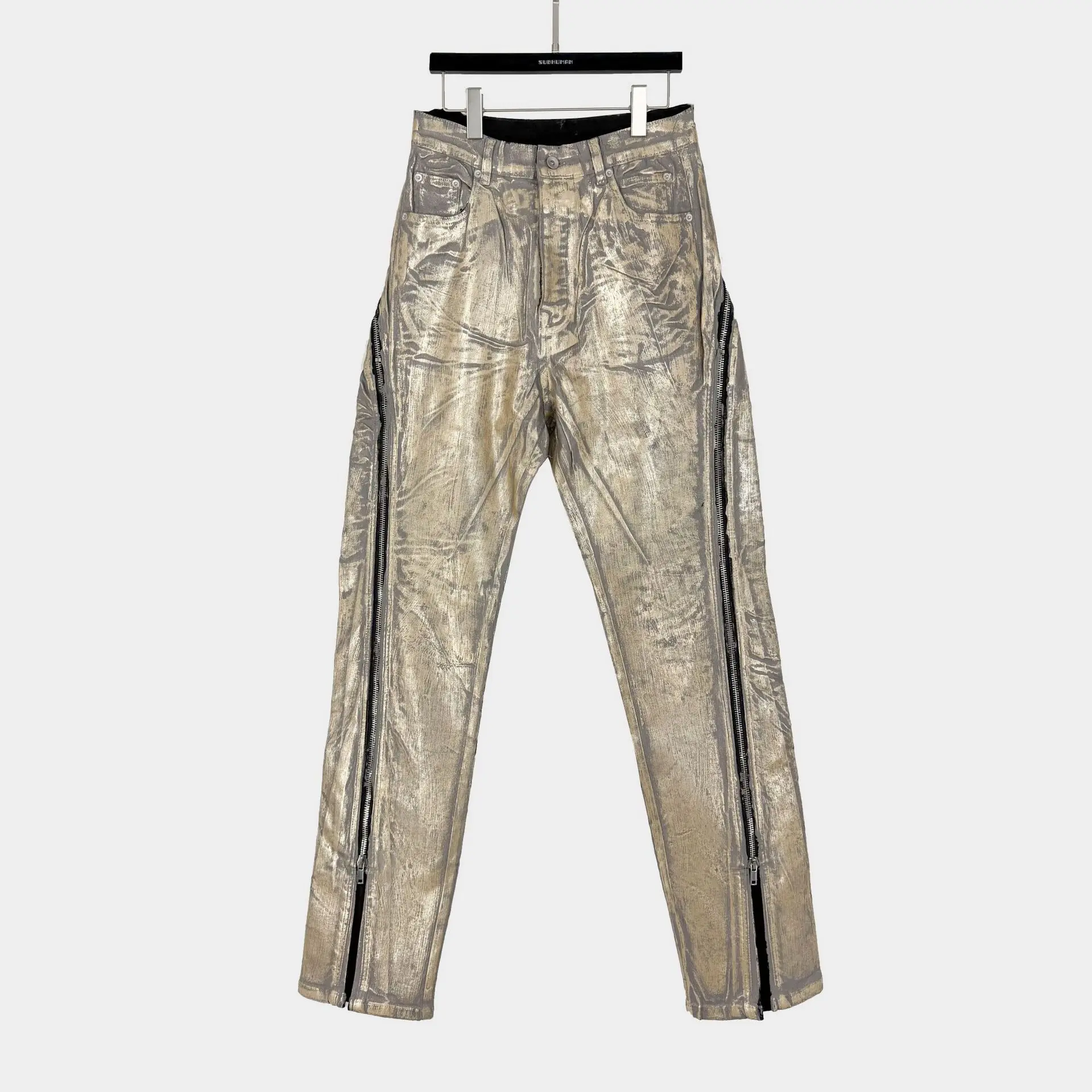 FANDISHI Men's Street Style Dark Theme Gold Embossed Denim Pants Original Design Trendy Personality New Model Casual Male Jeans
FANDISHI Men's Street Style Dark Theme Gold Embossed Denim Pants Original Design Trendy Personality New Model Casual Male Jeans