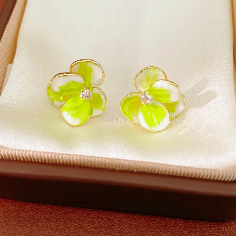 Korean Style Gentle Pansy Stud Earrings For Women Luxury Delicate Enamel Flower Jewelry Elegant Versatile Daily Earrings
Korean Style Gentle Pansy Stud Earrings For Women Luxury Delicate Enamel Flower Jewelry Elegant Versatile Daily Earrings