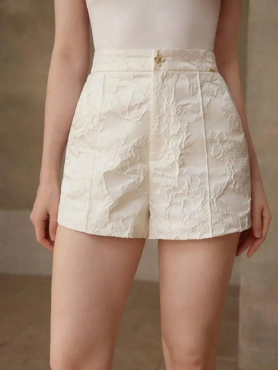 Jacquard Floral Embroidered High Waist Slant Pocket Shorts
Jacquard Floral Embroidered High Waist Slant Pocket Shorts
